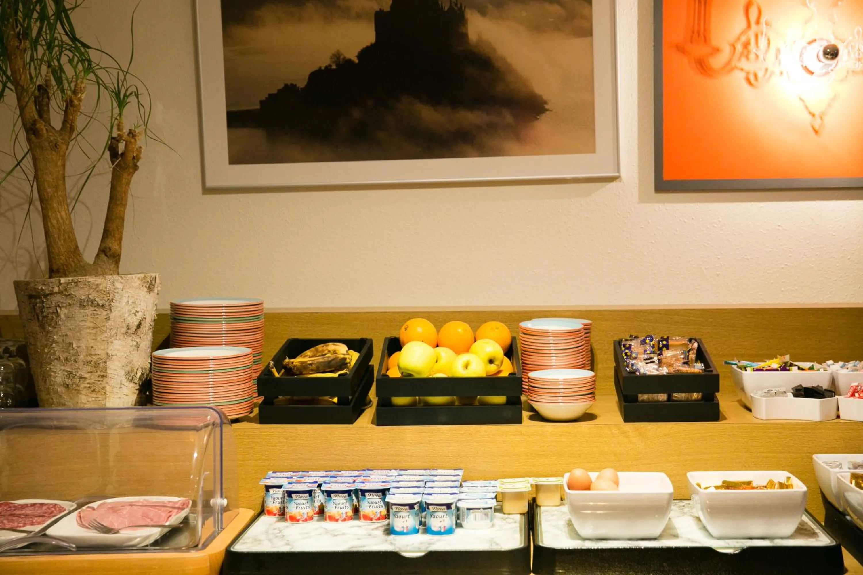 Continental breakfast in Hôtel Vert