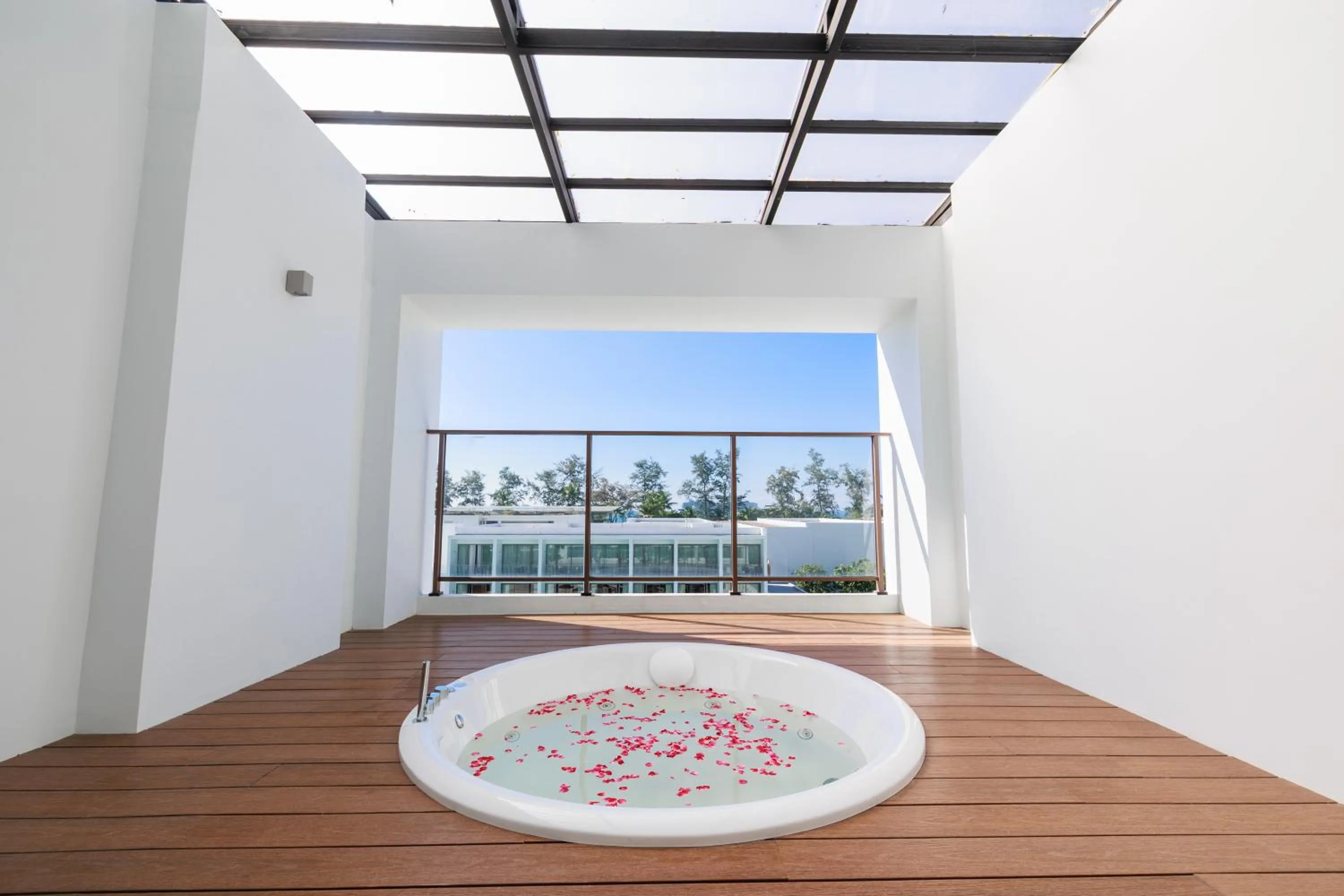 Hot Tub in Patong Beach Hotel by See2Sea