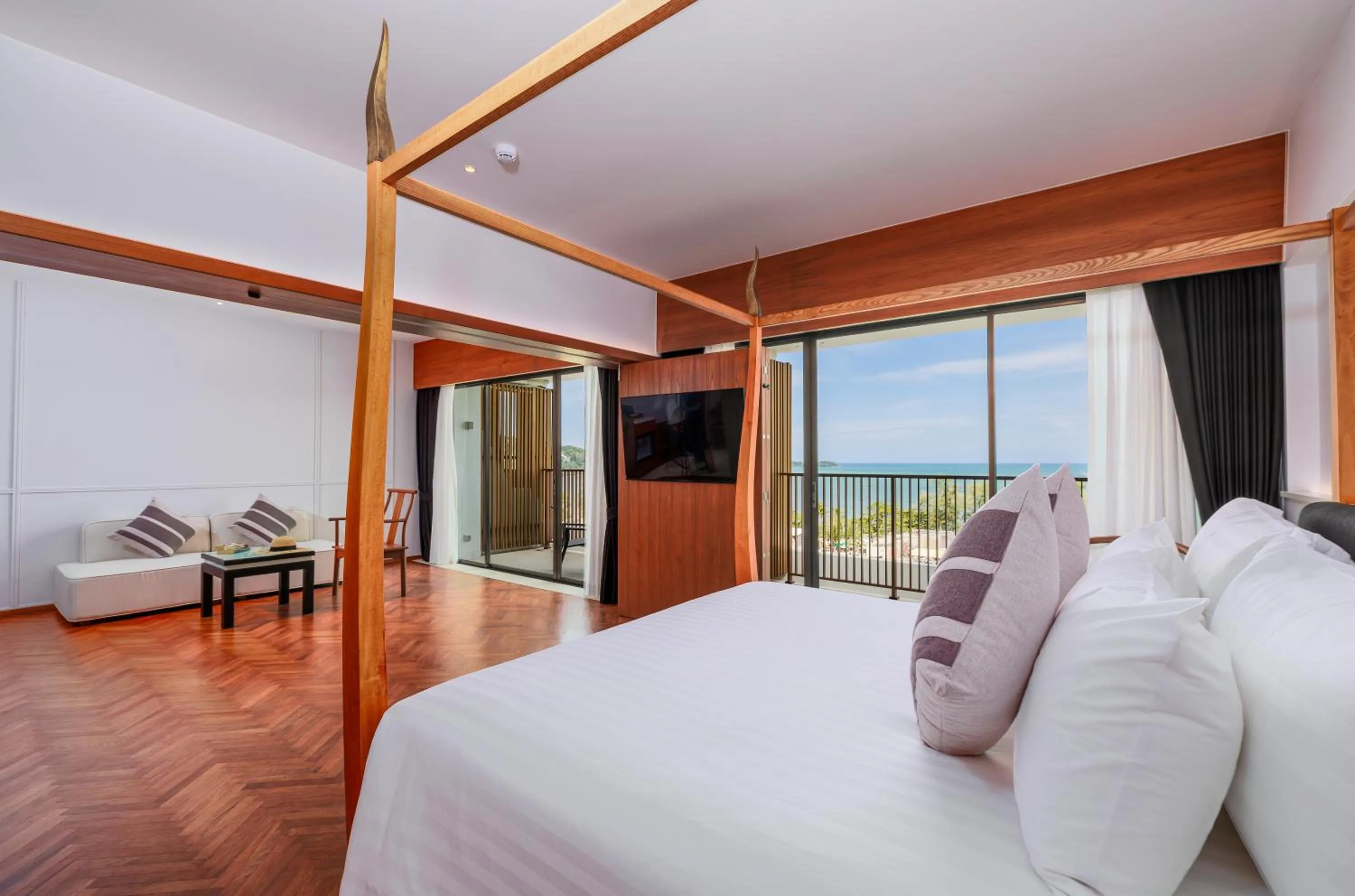 View (from property/room), Bed in Patong Beach Hotel by See2Sea