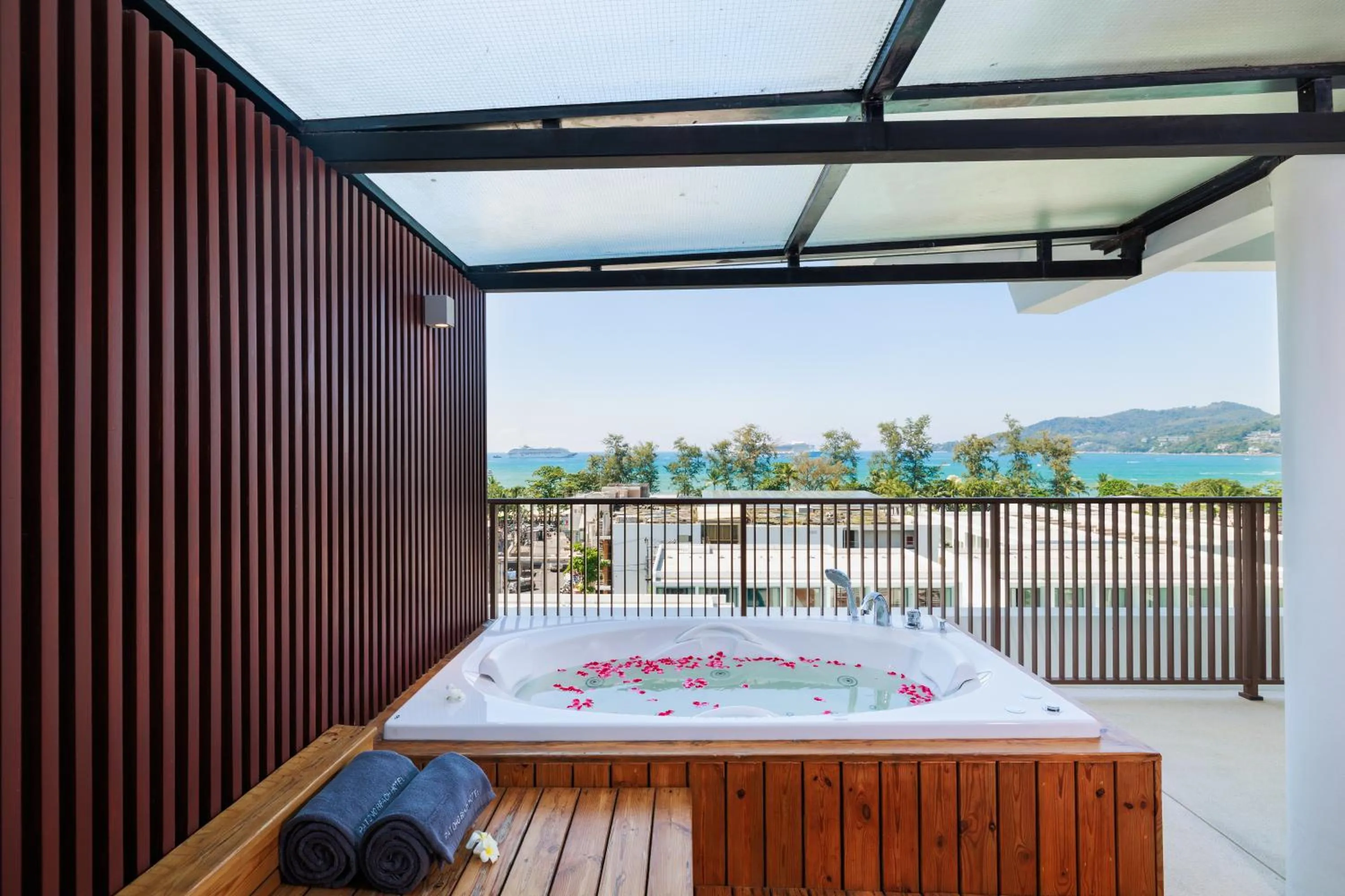 Hot Tub in Patong Beach Hotel by See2Sea