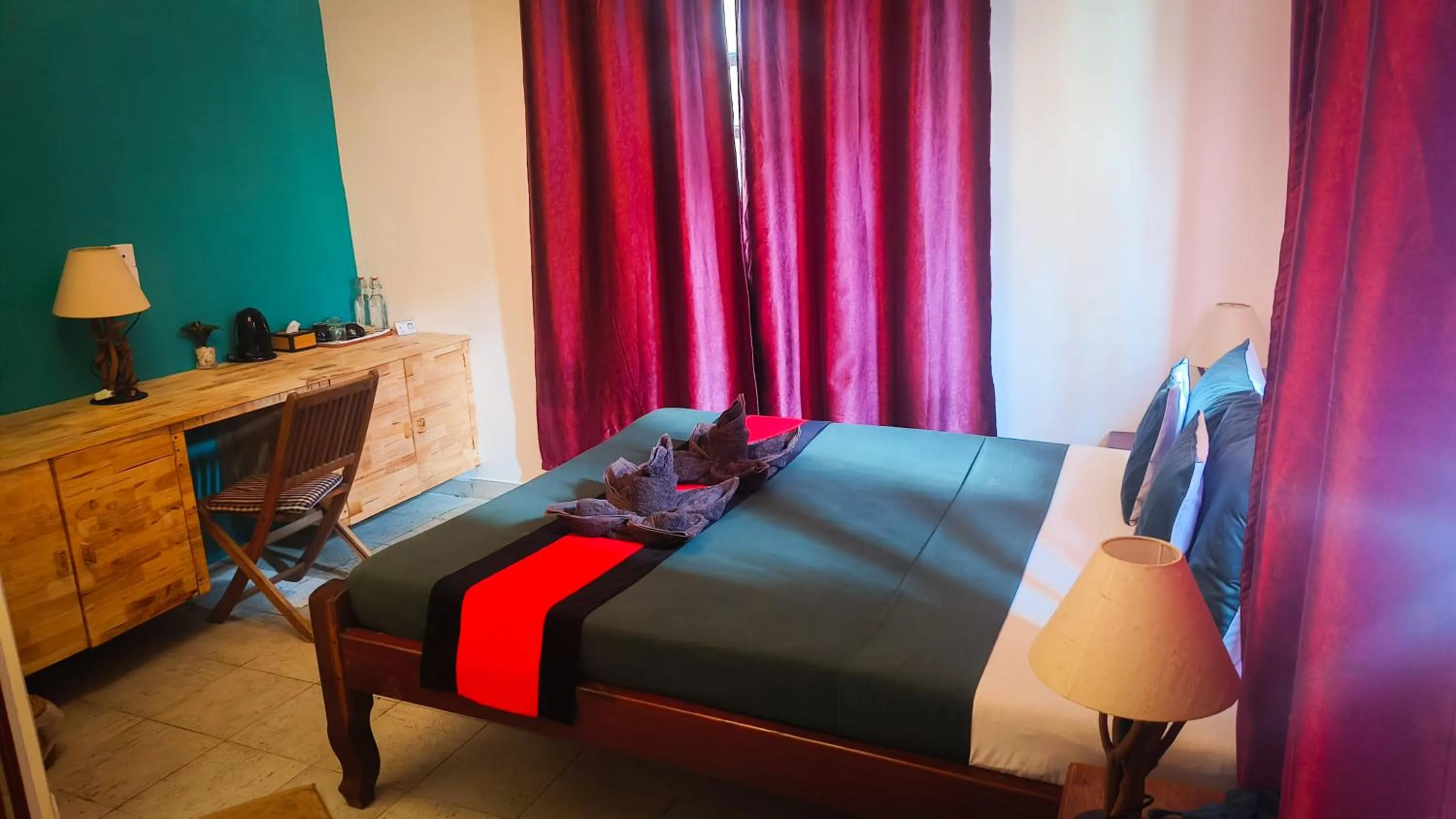 Bed in Au Cabaret Vert