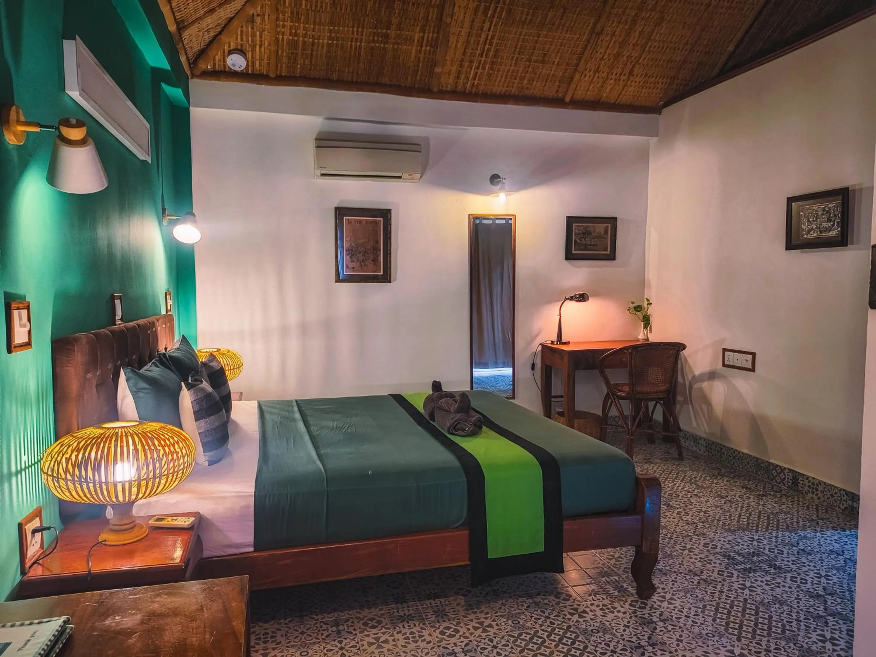 Bed in Au Cabaret Vert