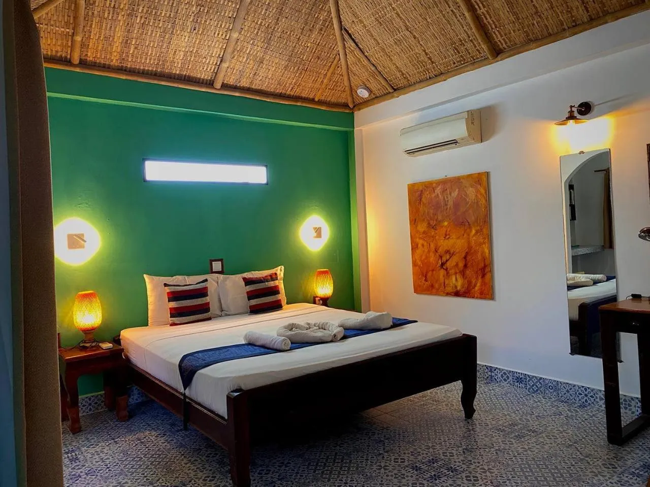 Bed in Au Cabaret Vert