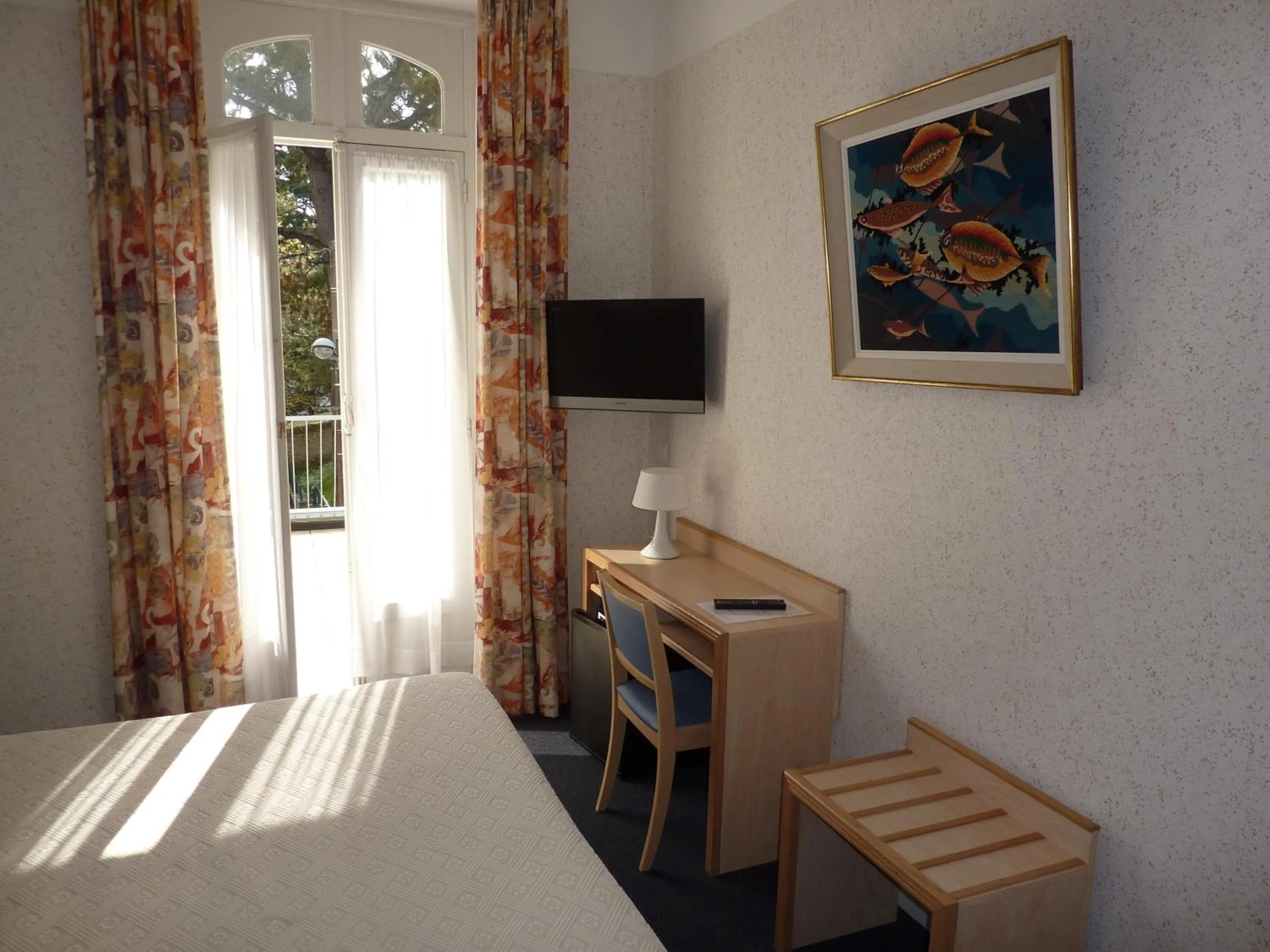 Bedroom in Hôtel La Concorde