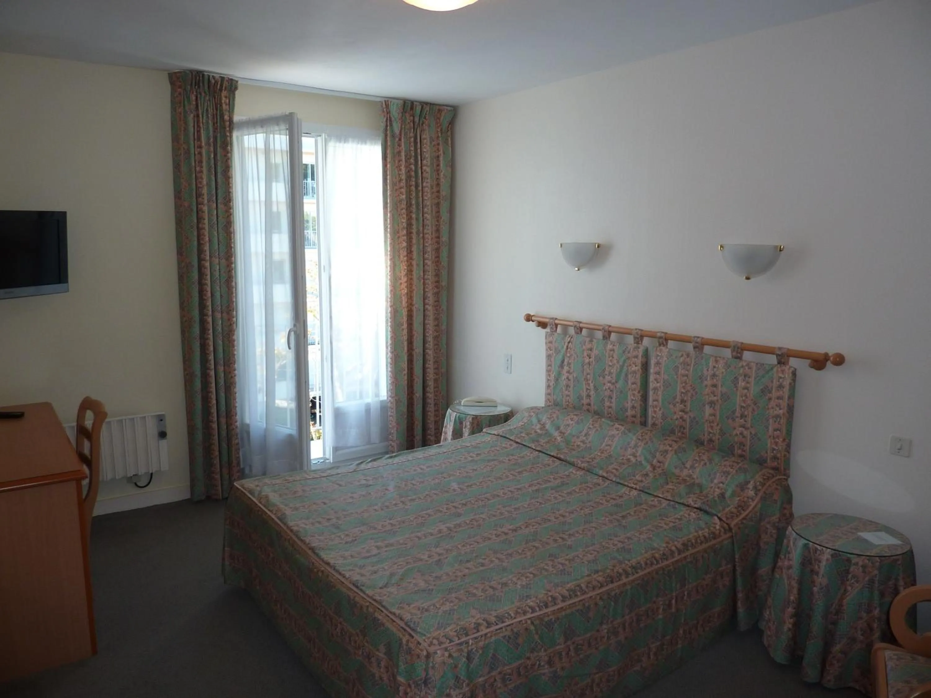 Bathroom in Hôtel La Concorde