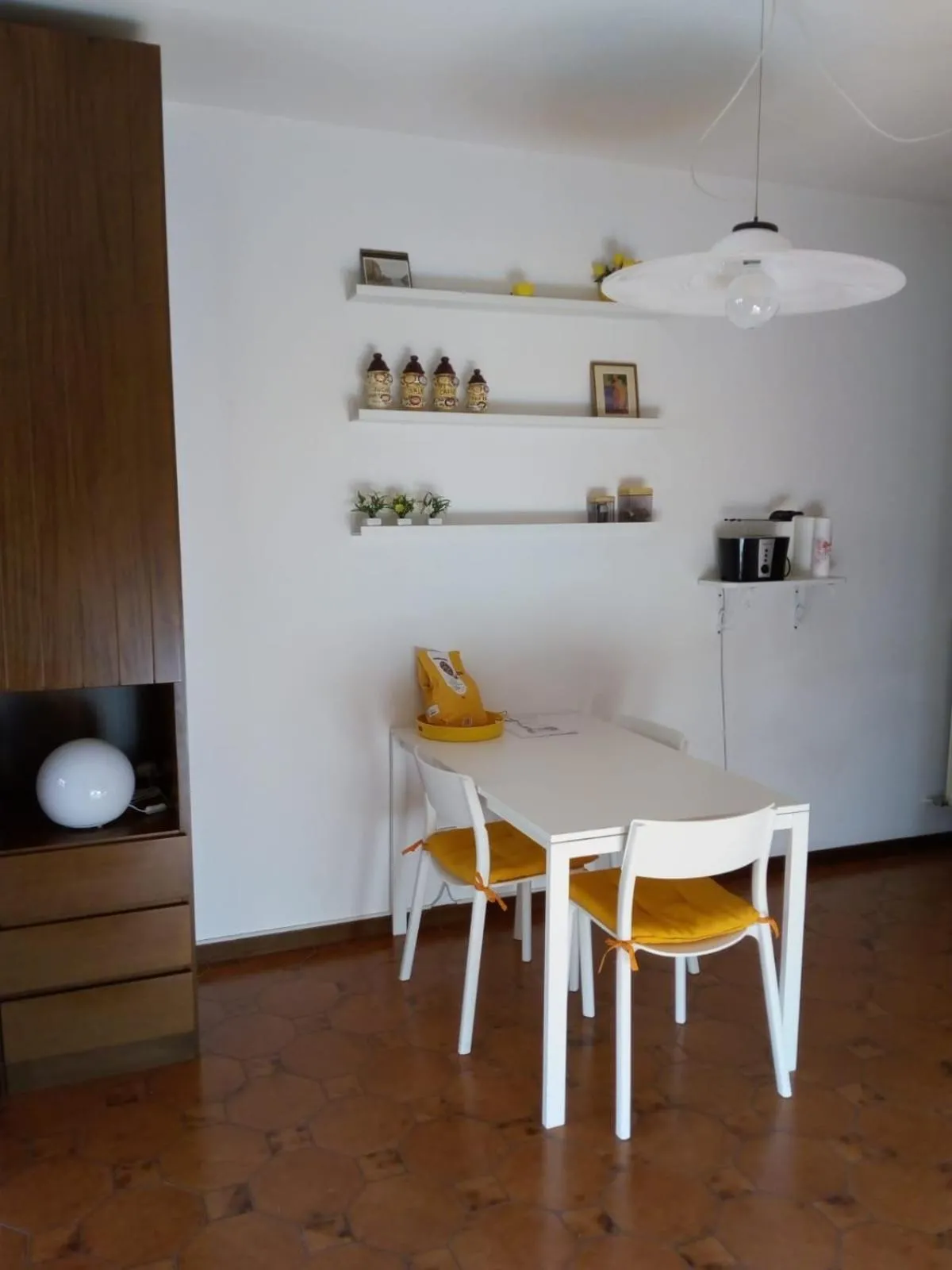 Dining area in Casa Ambra Comfort Studio