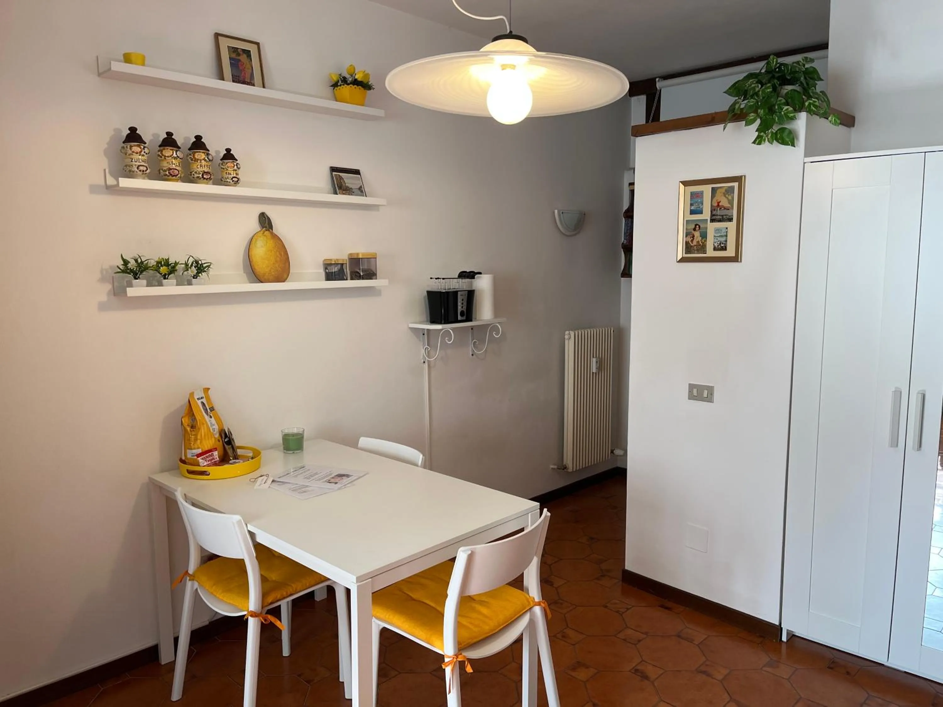 Dining area in Casa Ambra Comfort Studio