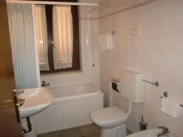 Shower in Hotel San Pietro