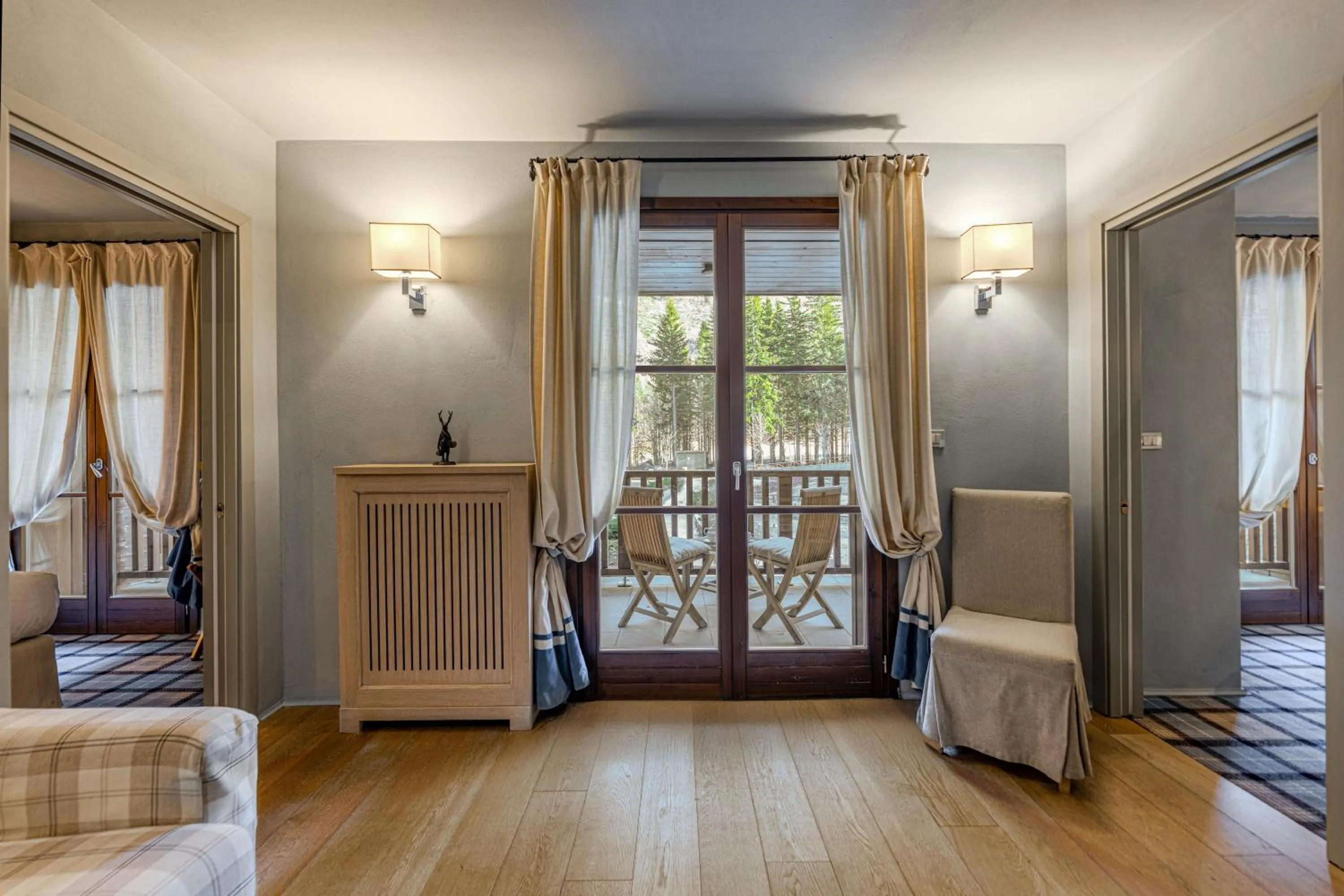 Seating area, Bed in Val di Luce SPA Resort