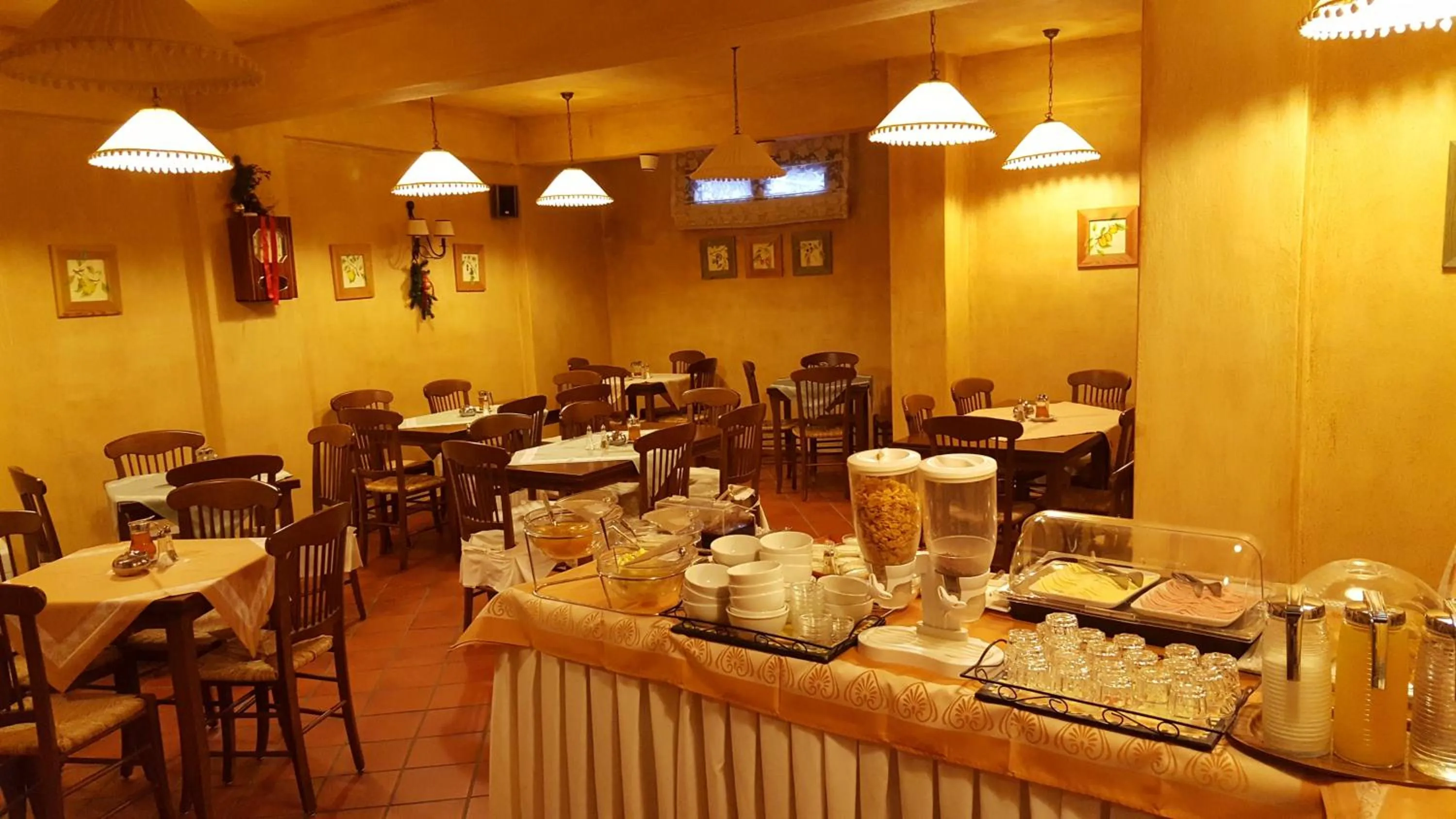 Breakfast in Villa Virginia Hotel