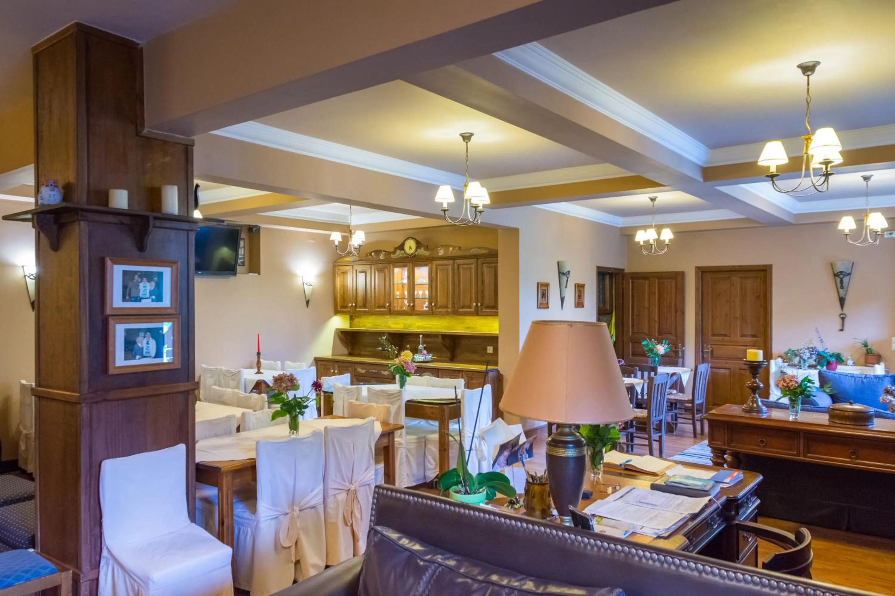 Communal lounge/ TV room in Villa Virginia Hotel