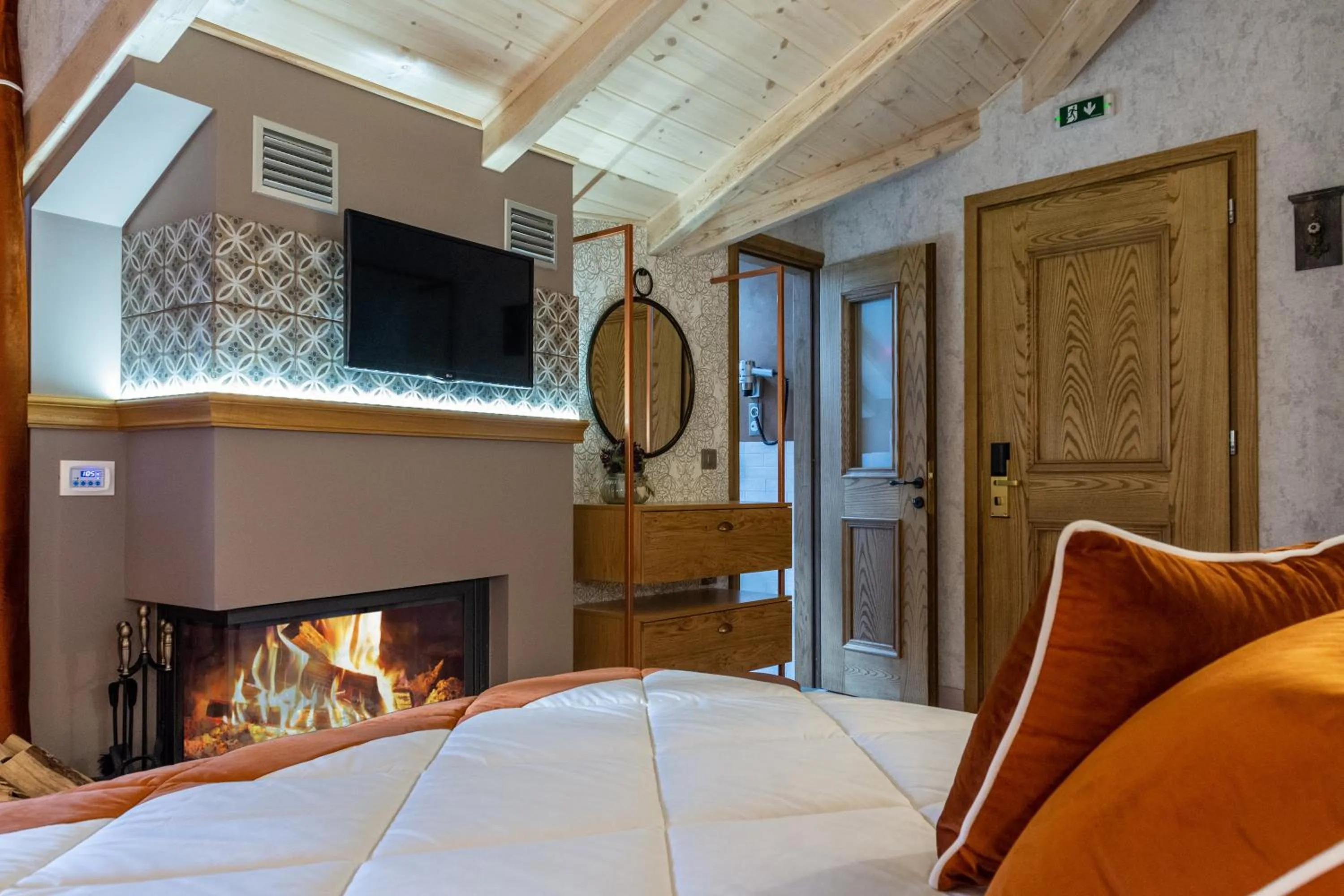 TV and multimedia, Bed in Villa Virginia Hotel