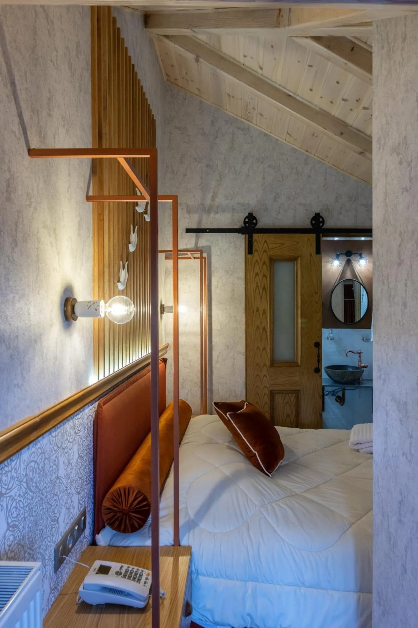 Bathroom, Bed in Villa Virginia Hotel