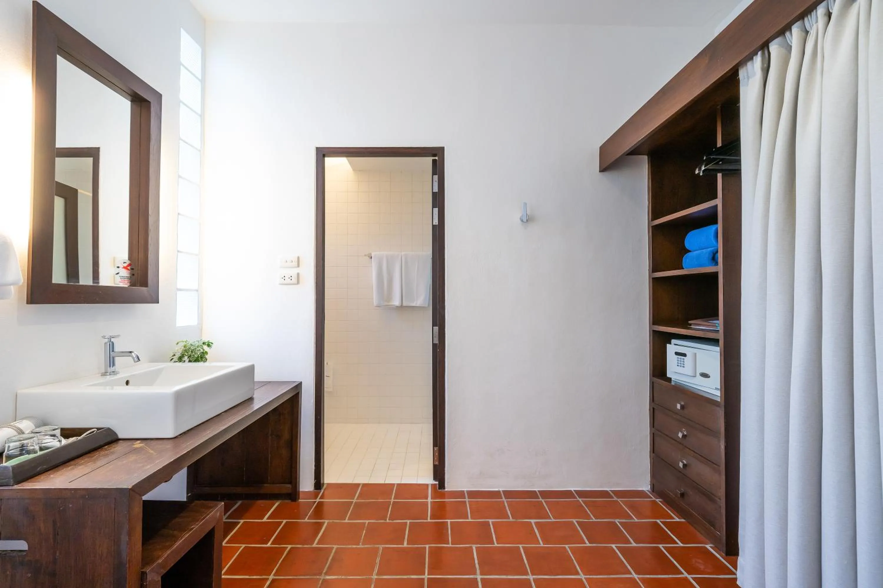 Bathroom in Aqua Beads Samed