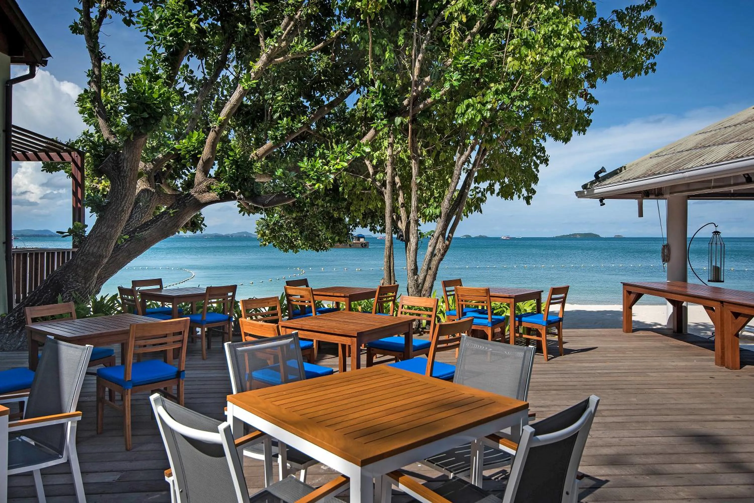 Restaurant/places to eat in Aqua Beads Samed