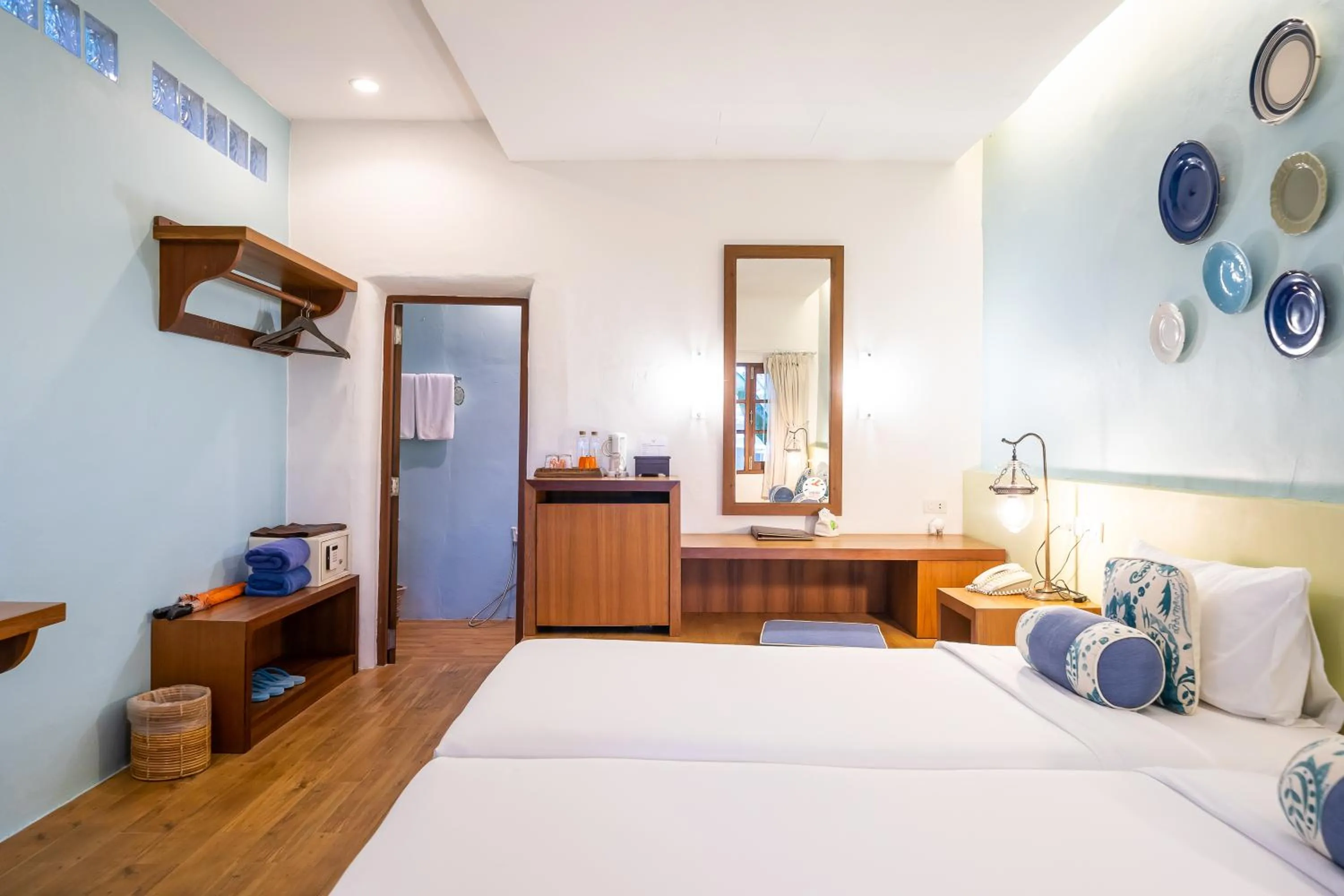 Bathroom, Bed in Aqua Beads Samed