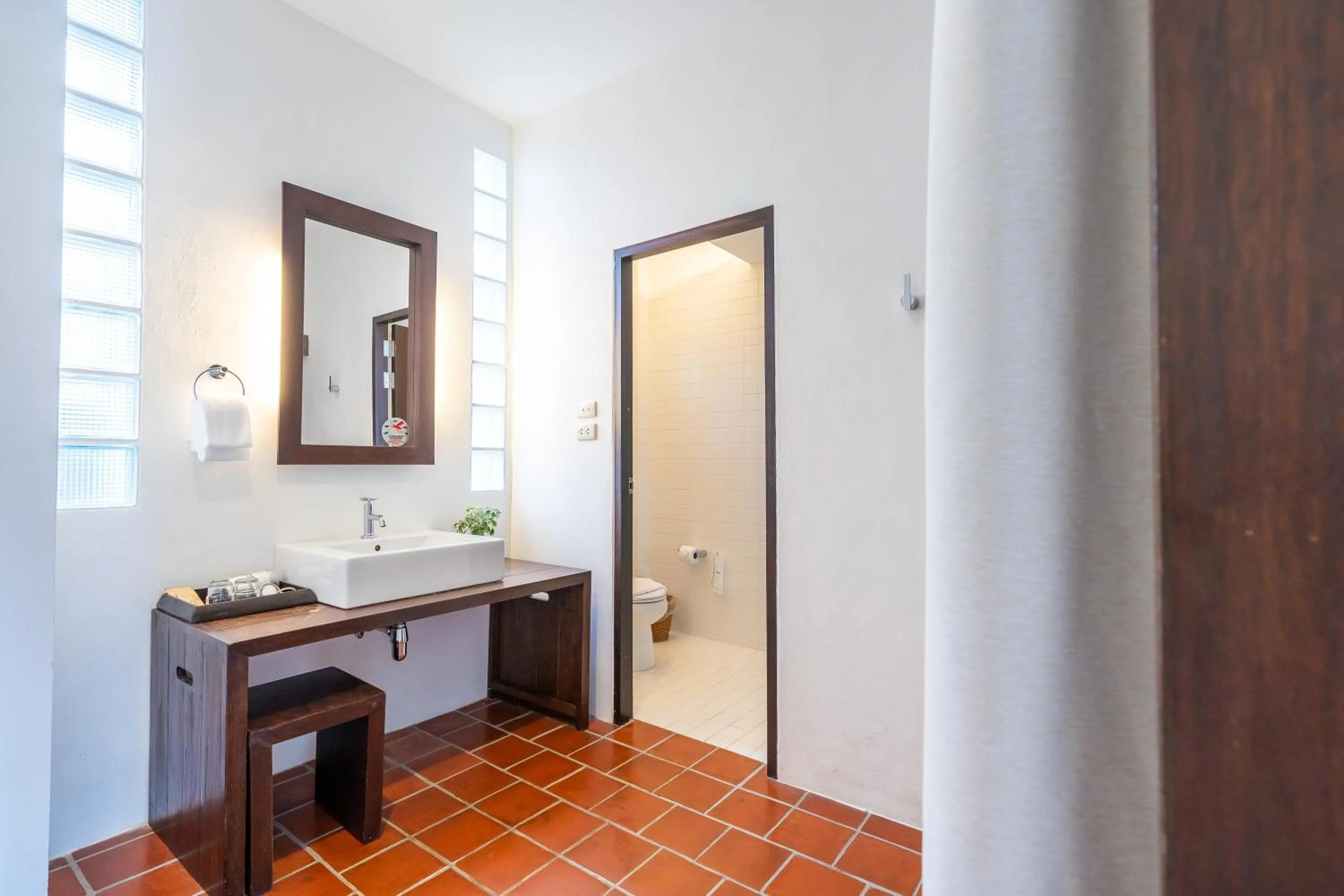 Bathroom in Aqua Beads Samed