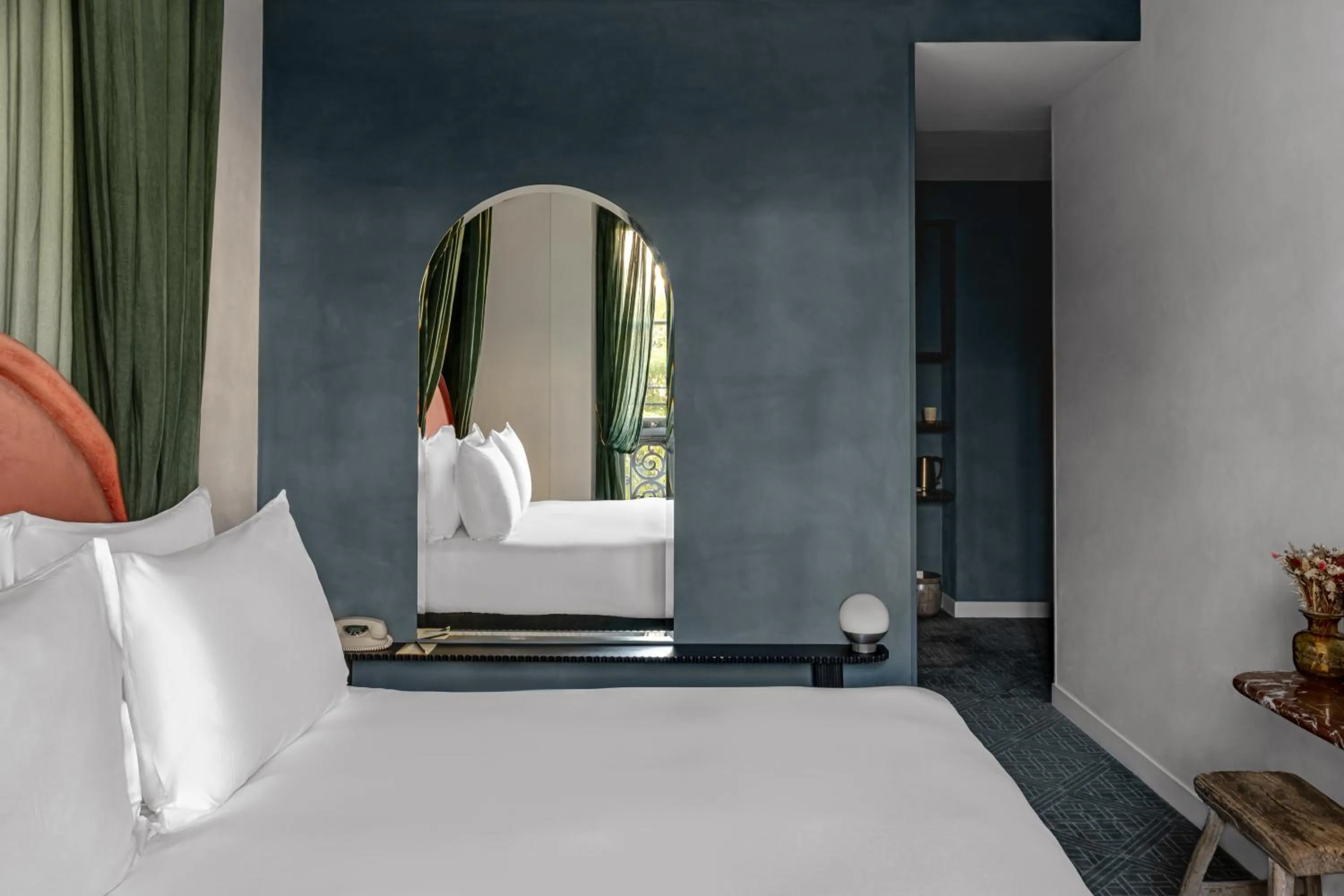 Bed in Grands Boulevards Experimental