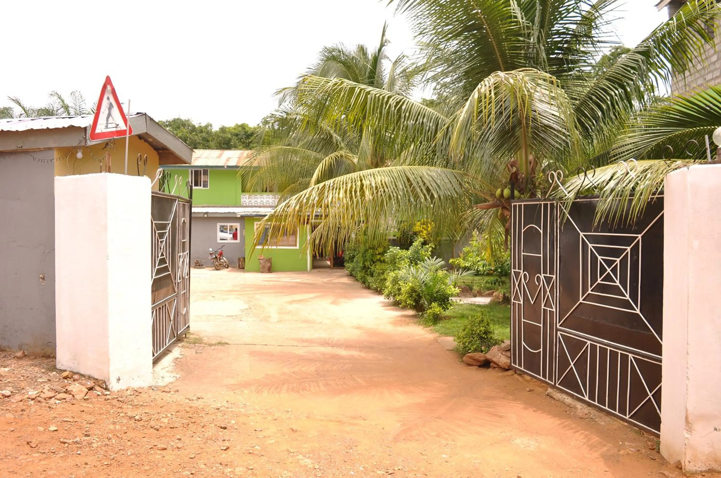 Facade/entrance in BB Tributary Hotel