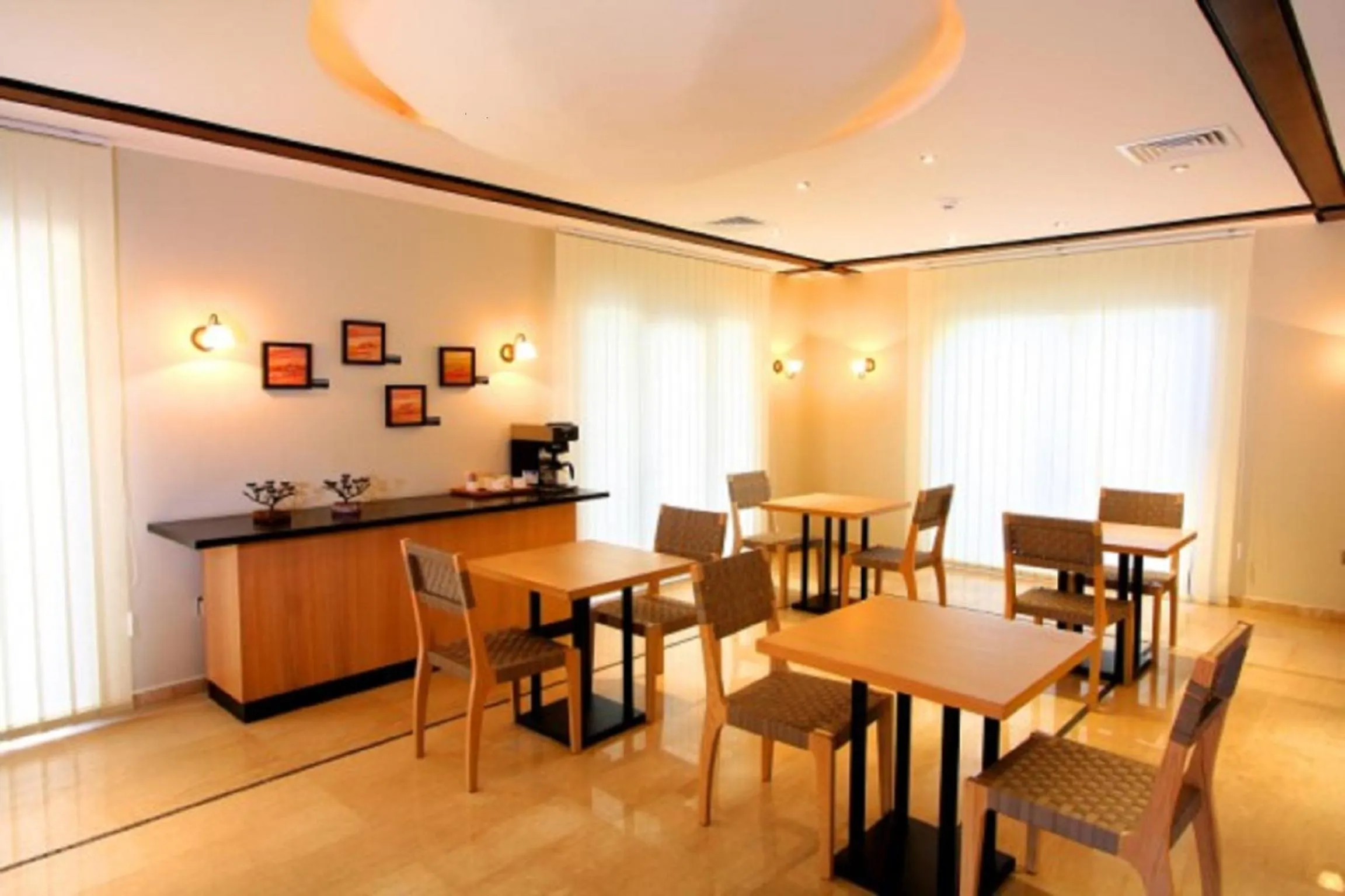 Restaurant/places to eat in Jabal Amman Hotel (Heritage House)