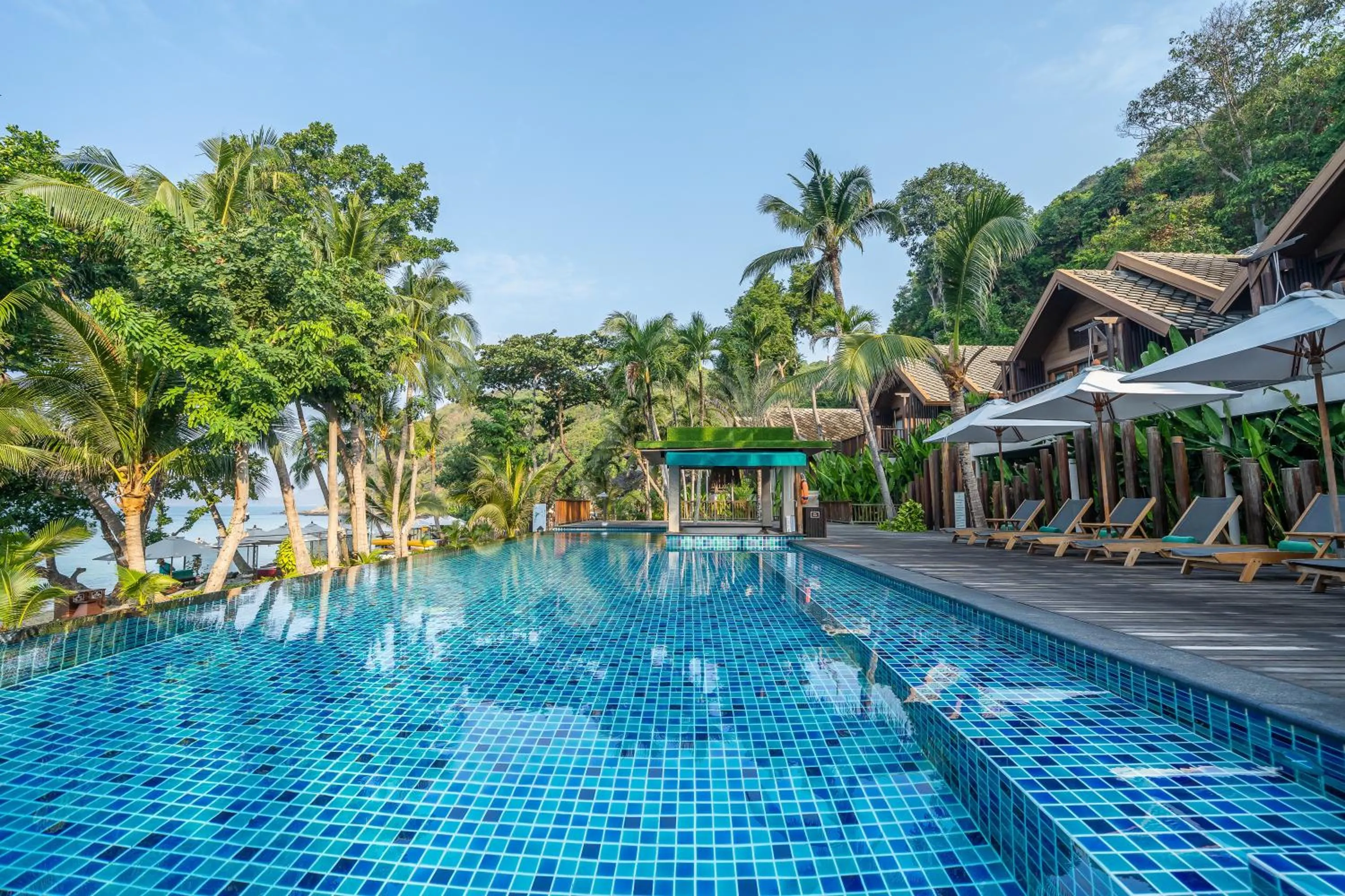 Swimming pool in Ao Prao Resort