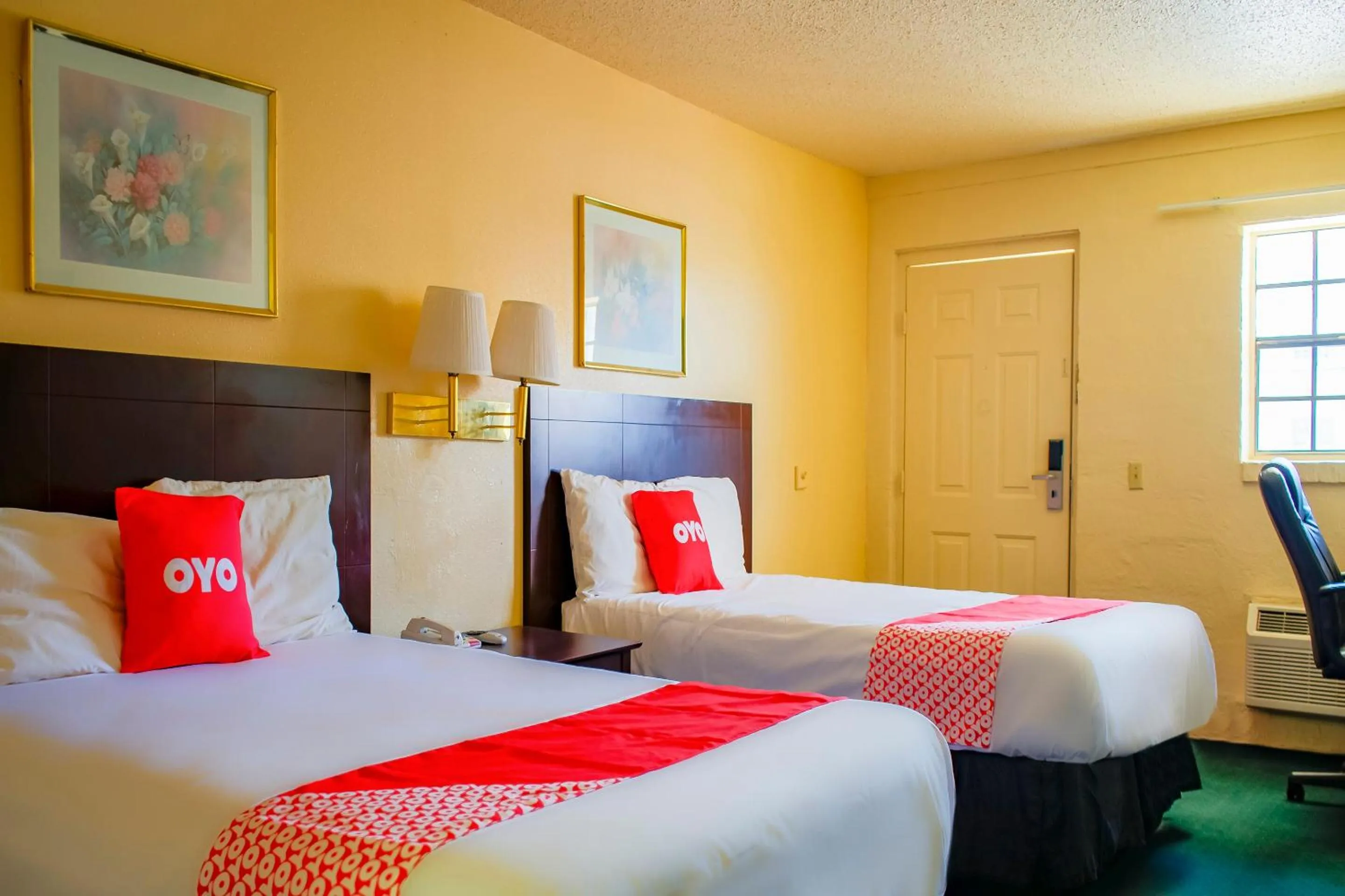 Bedroom, Bed in Duncan Inn by OYO, OK - Hwy 81 Near Chisholm Casino