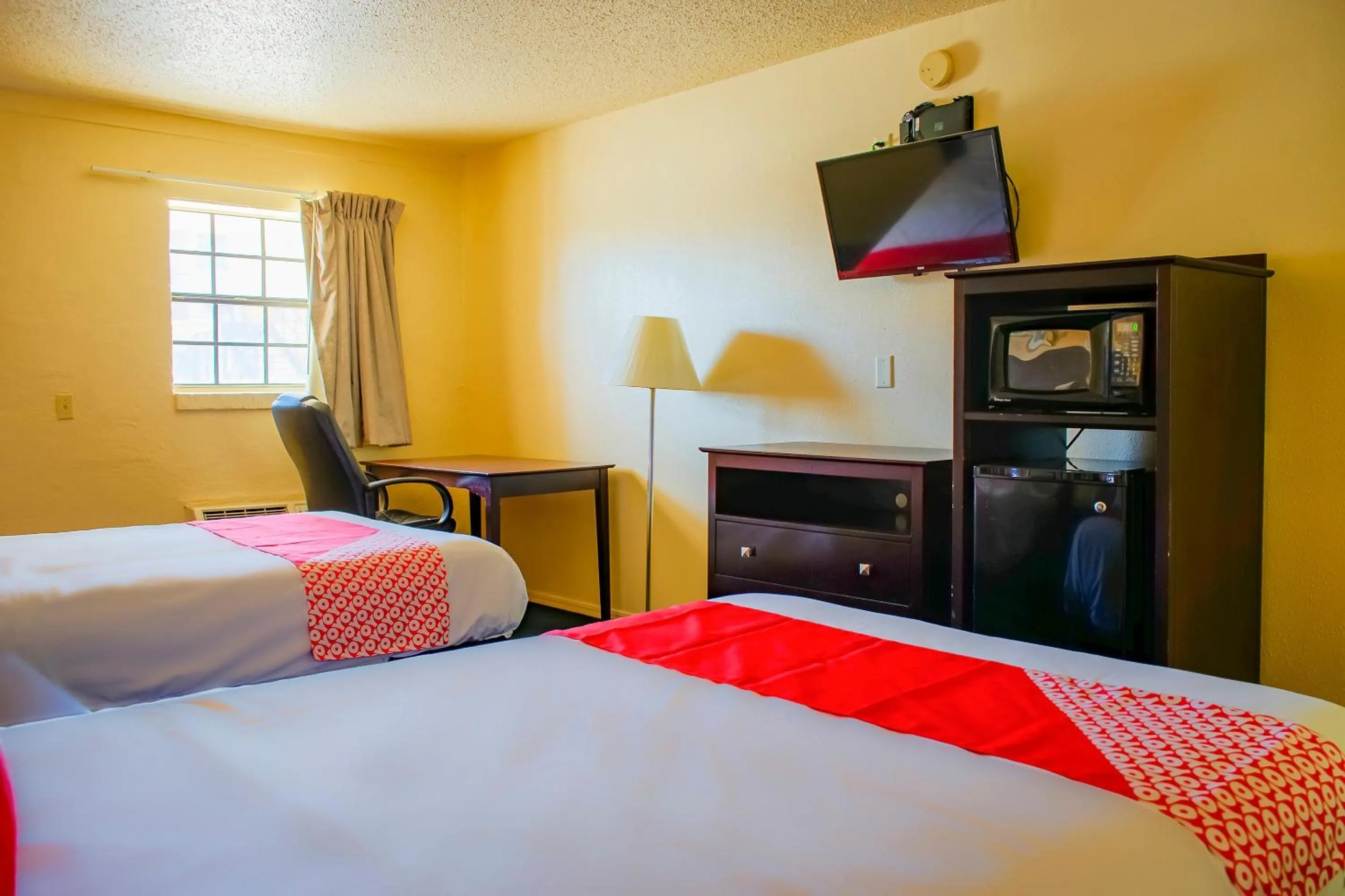 Bedroom, Bed in Duncan Inn by OYO, OK - Hwy 81 Near Chisholm Casino