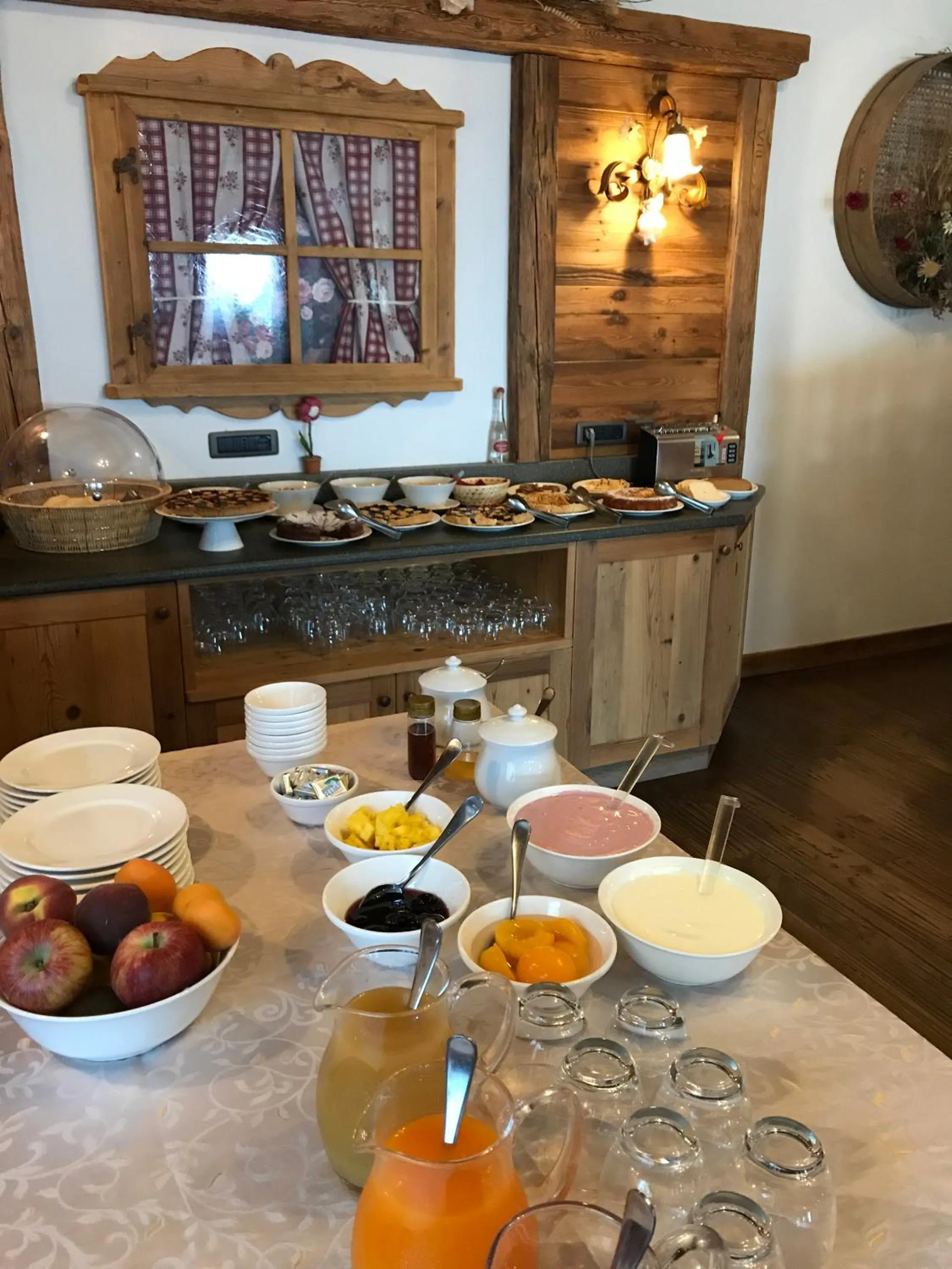 Buffet breakfast in Agriturismo Ai Castioni