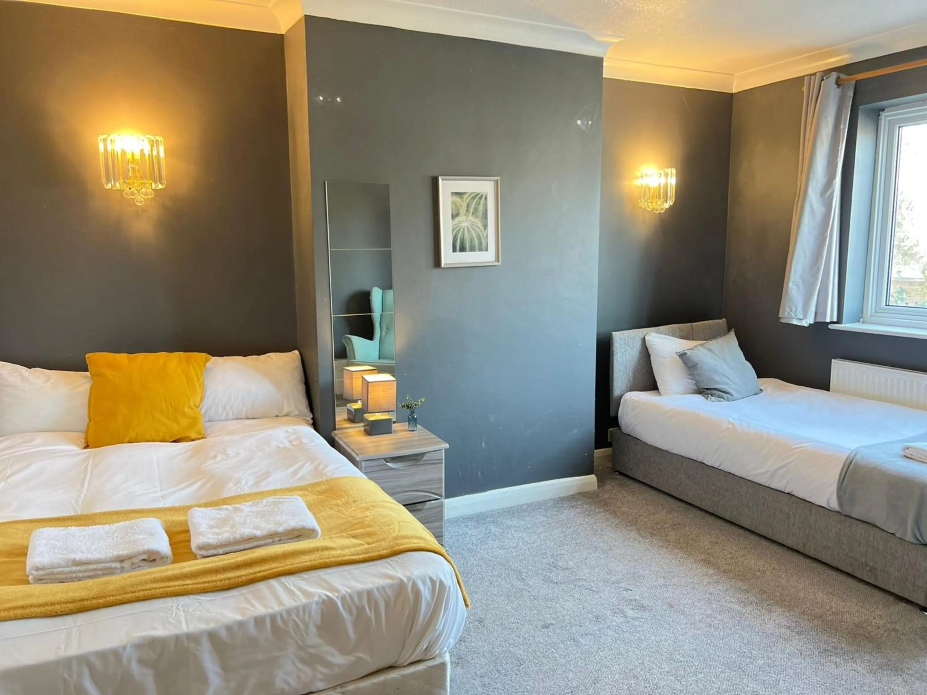 Bed in Airport Garden Rooms