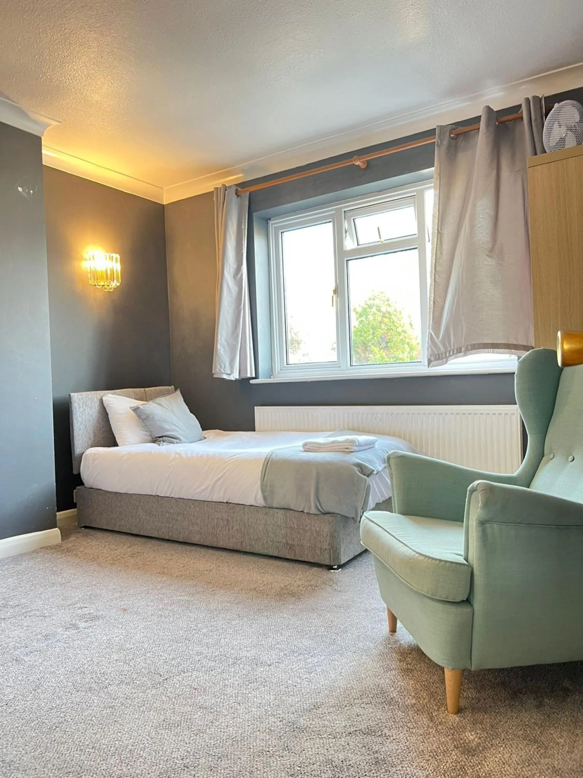 Bed in Airport Garden Rooms