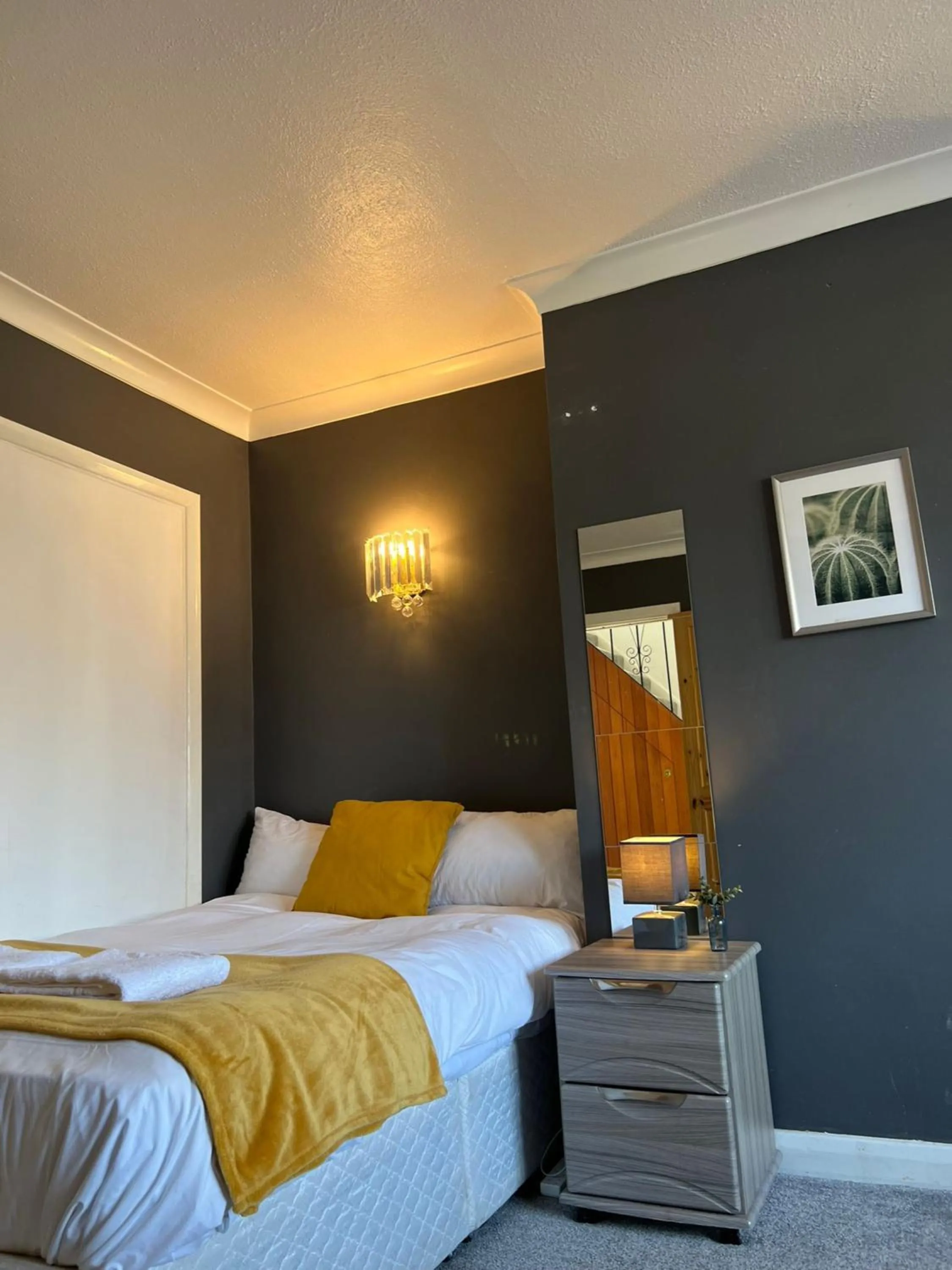 Bed in Airport Garden Rooms