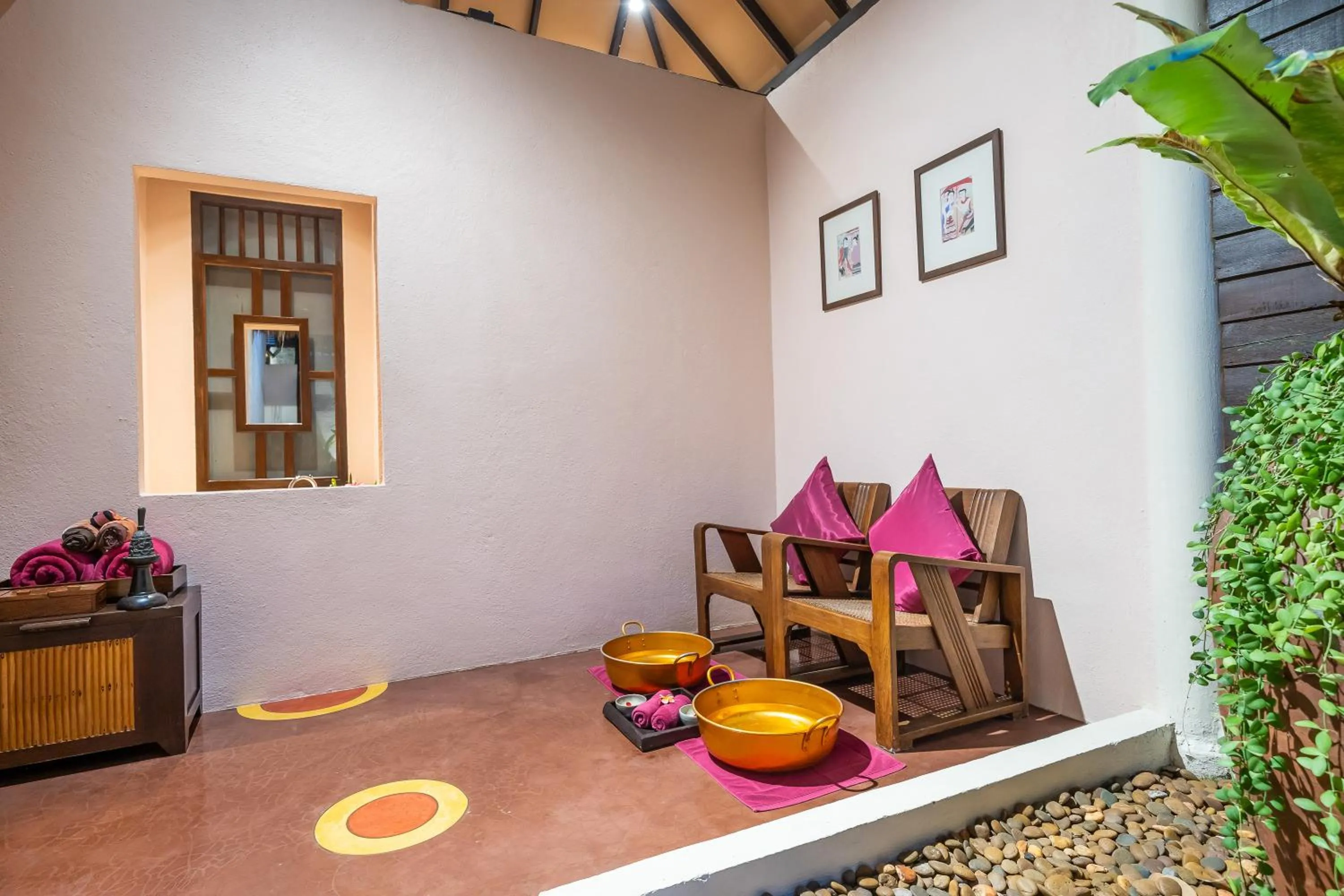 Massage in Le Vimarn Cottages & Spa