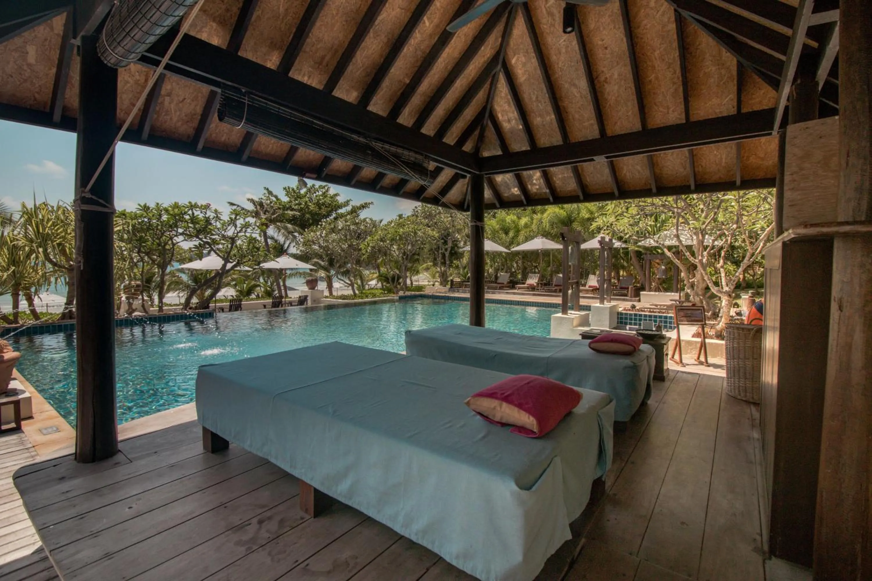 Massage in Le Vimarn Cottages & Spa