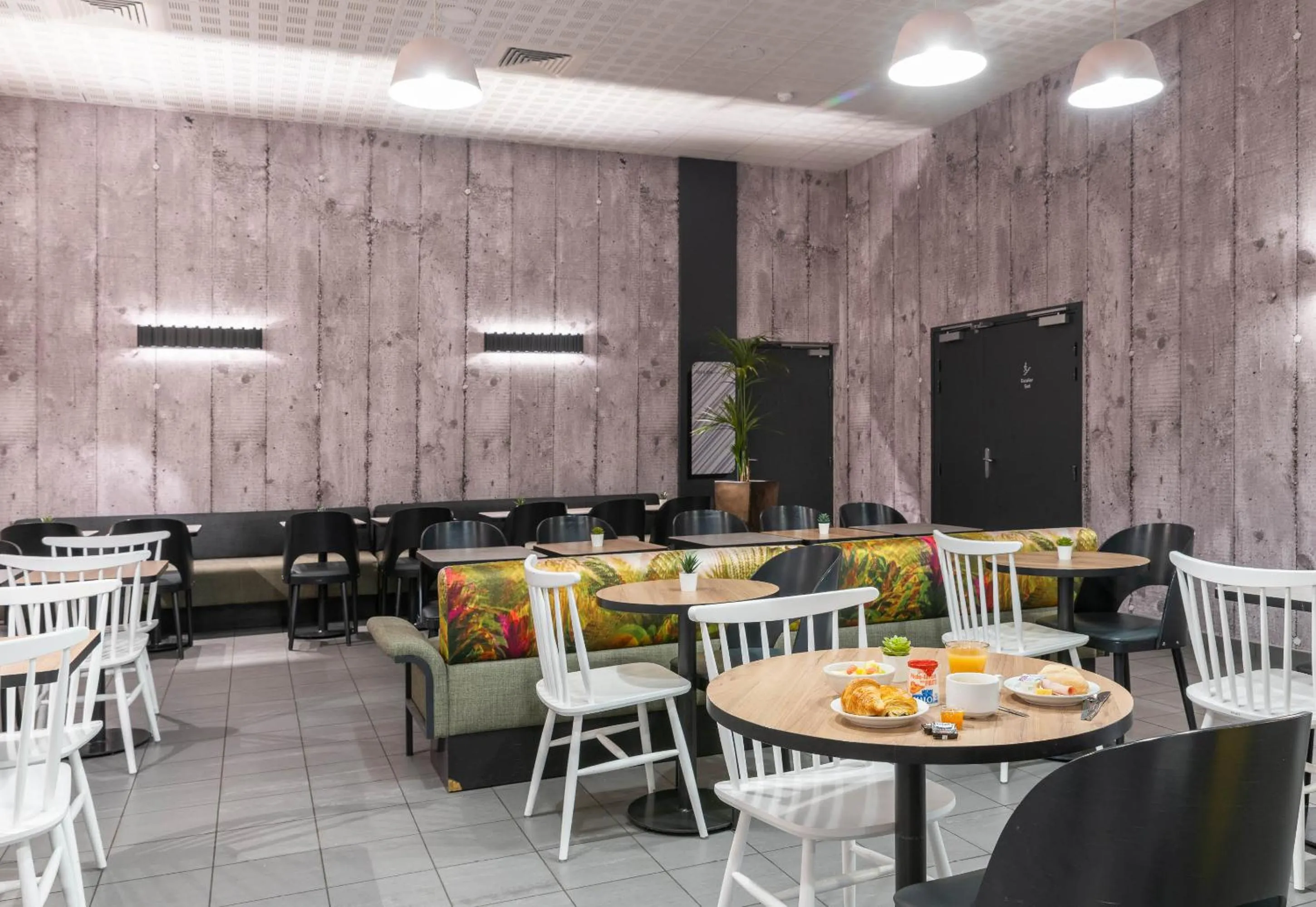 Restaurant/places to eat in B&B HOTEL LYON Centre Perrache