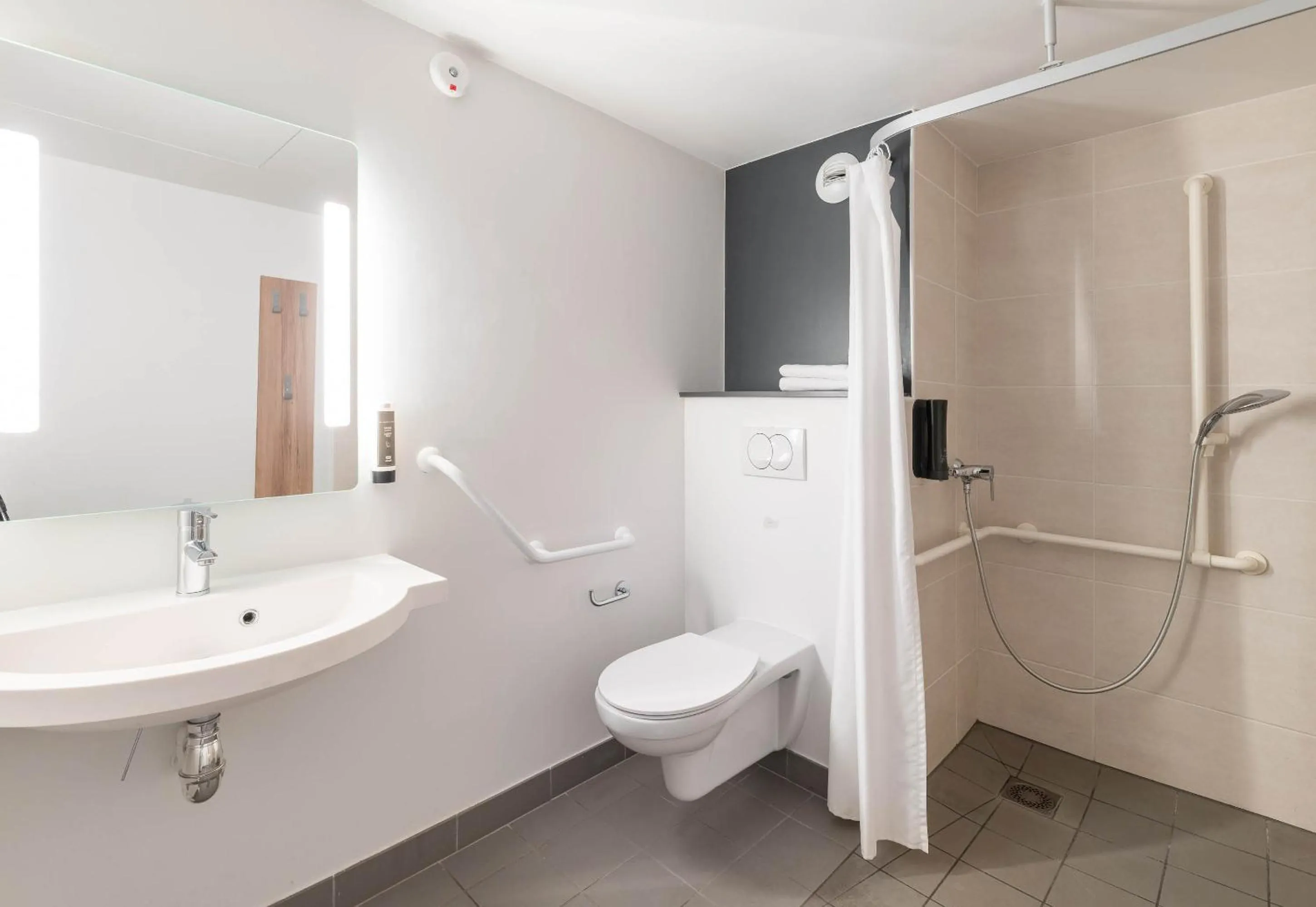 Bathroom in B&B HOTEL LYON Centre Perrache