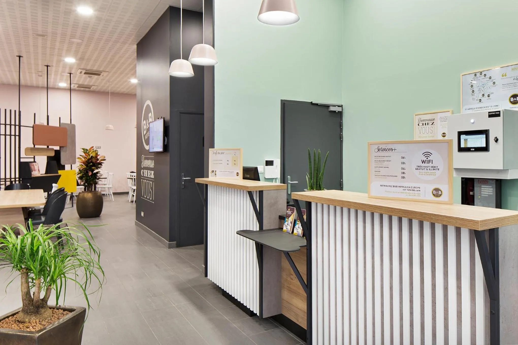 Lobby or reception in B&B HOTEL LYON Centre Perrache