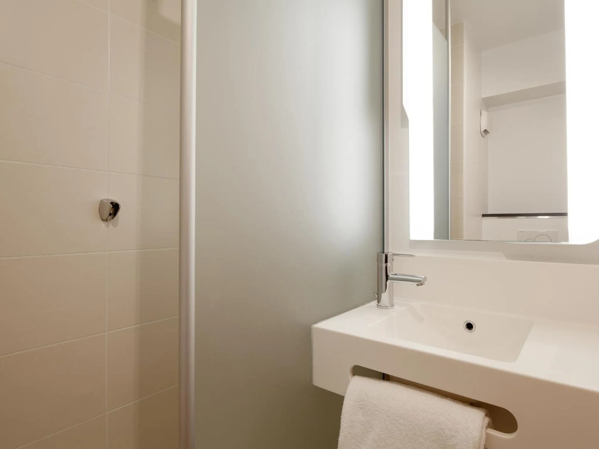 Bathroom in B&B HOTEL LYON Centre Perrache