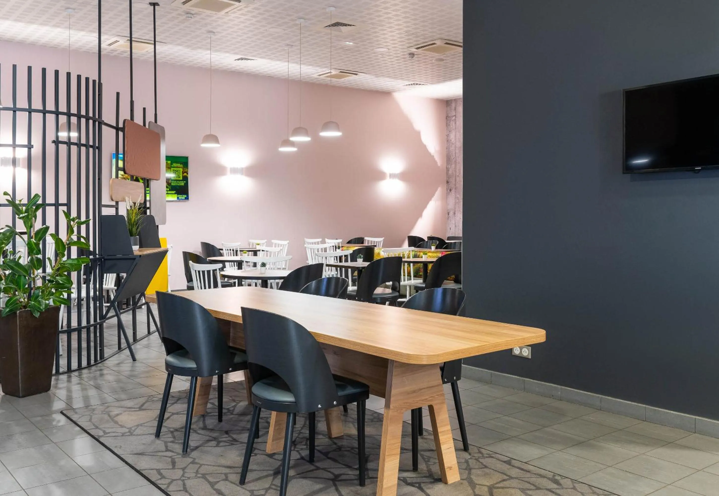 Restaurant/places to eat in B&B HOTEL LYON Centre Perrache