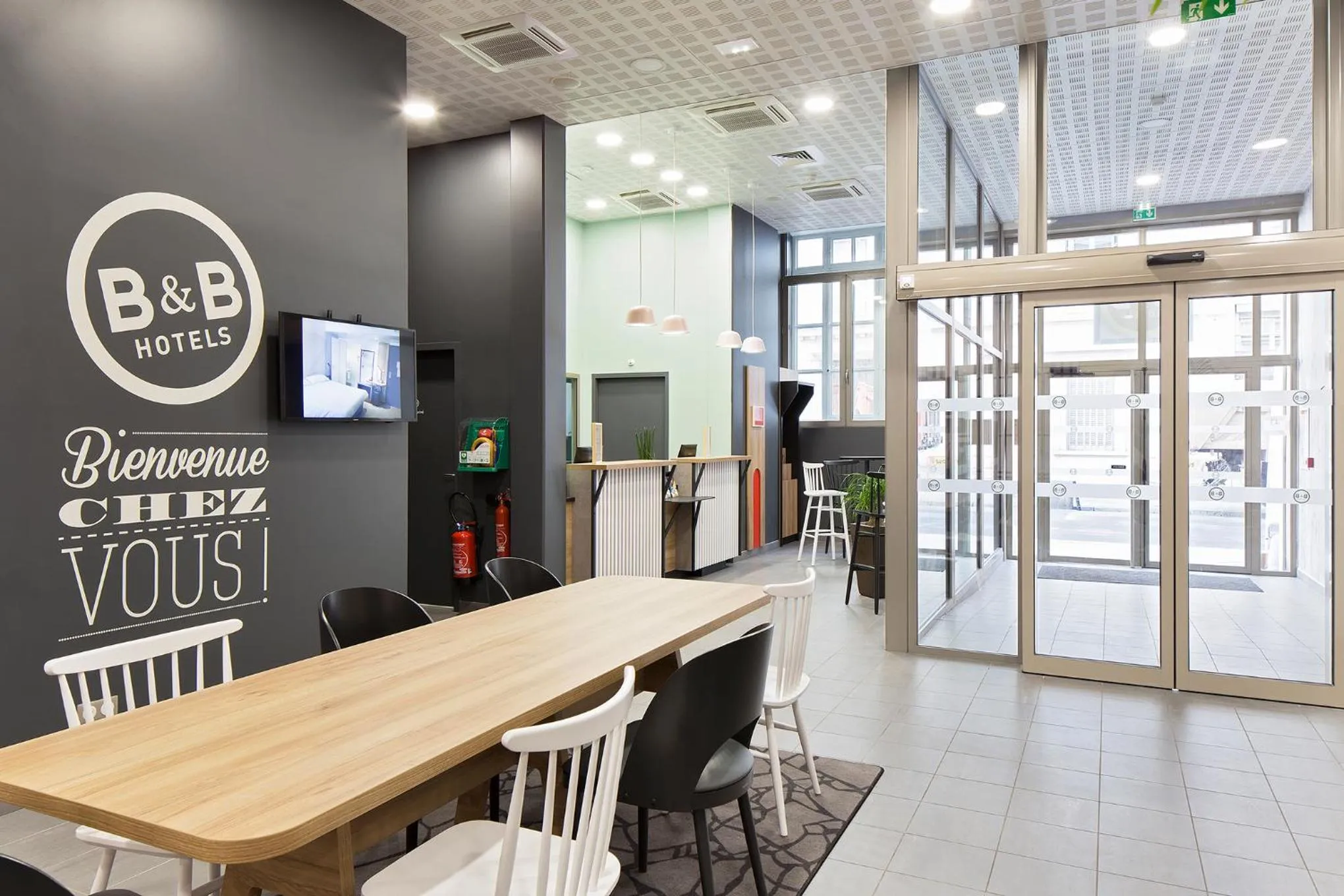 Restaurant/places to eat in B&B HOTEL LYON Centre Perrache