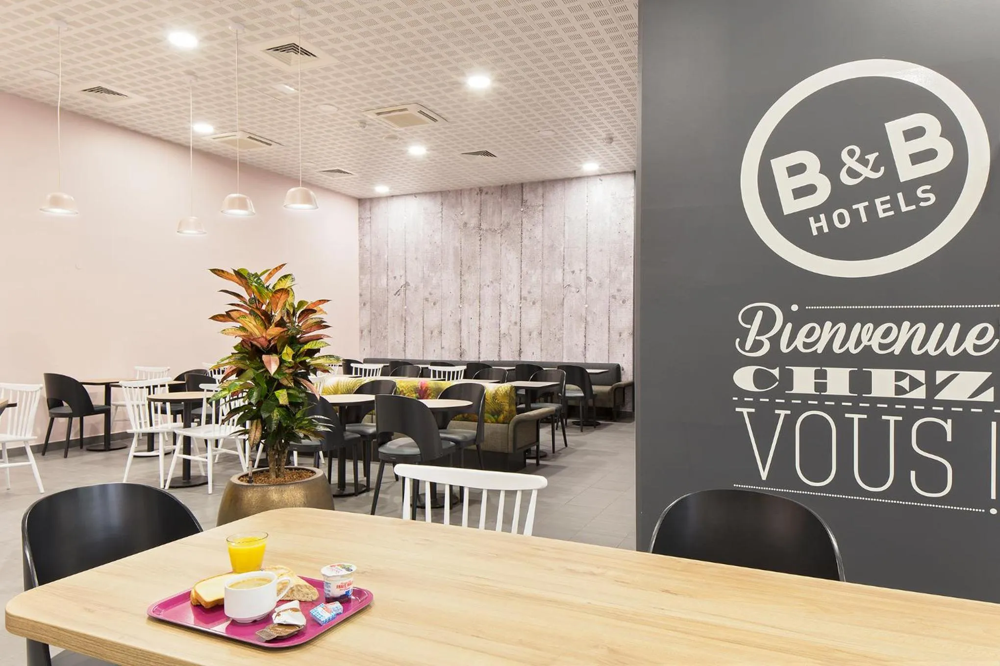 Restaurant/places to eat in B&B HOTEL LYON Centre Perrache