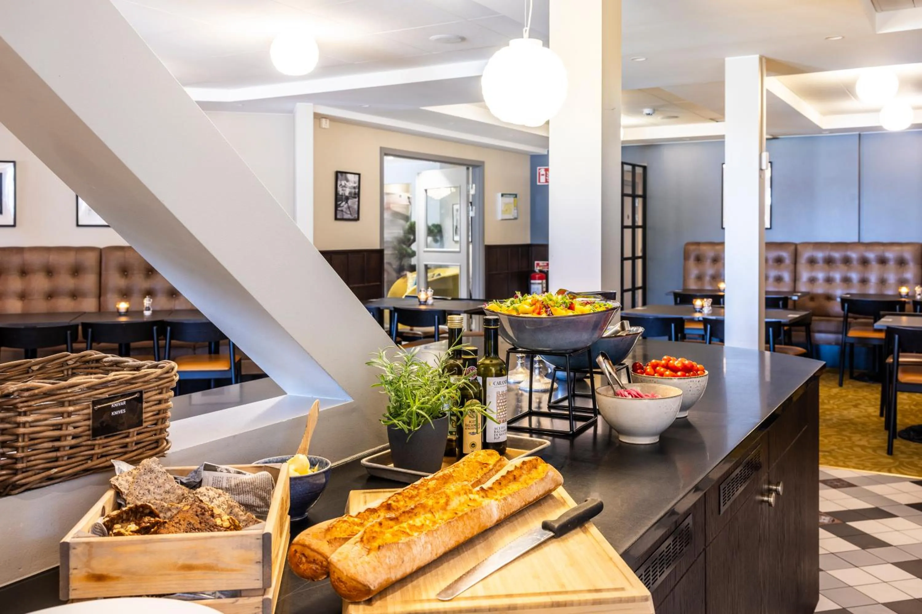 Restaurant/places to eat in Thon Partner Hotel Dockyard