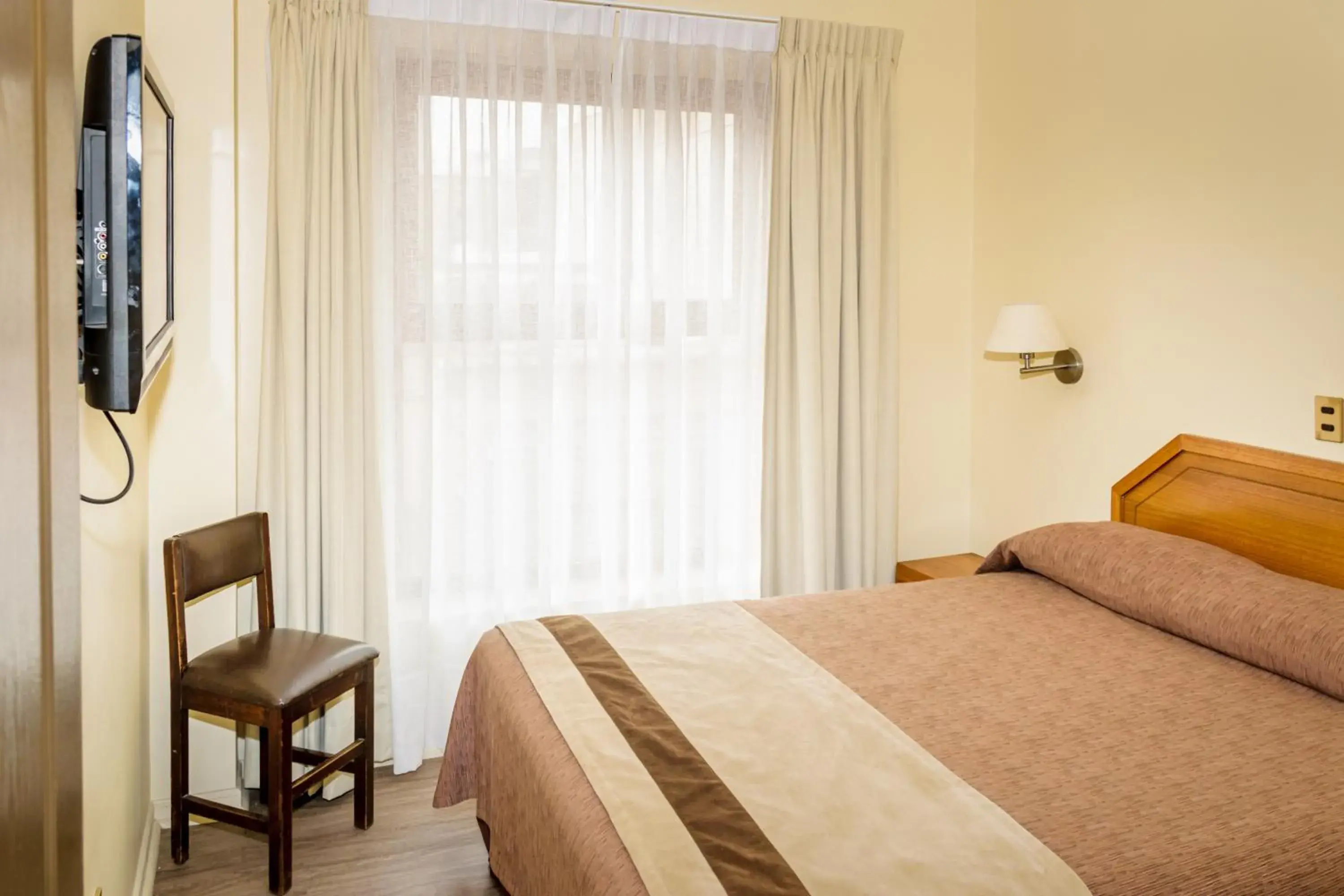 Queen Room - single occupancy in Hotel Diego de Almagro Antofagasta Express Queen Room - single occupancy in Hotel Diego de Almagro Antofagasta Express