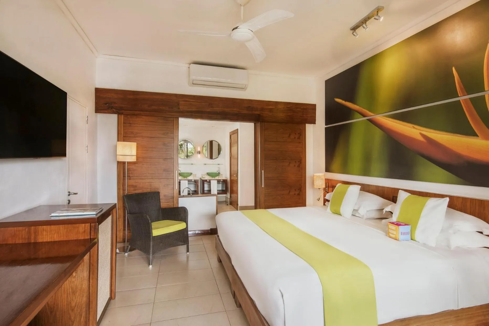 View (from property/room), Bed in Tamassa Bel Ombre