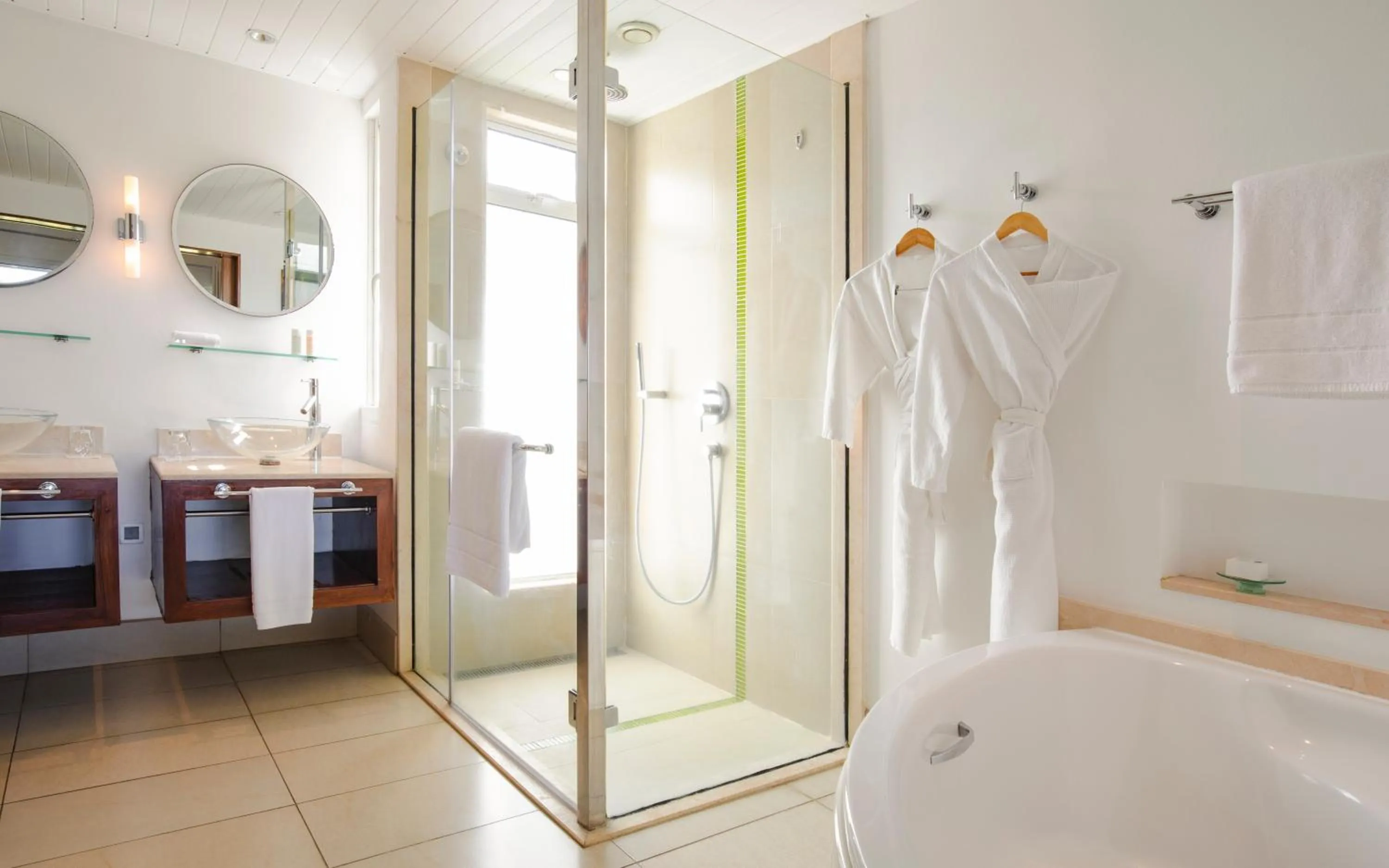 Shower in Tamassa Bel Ombre