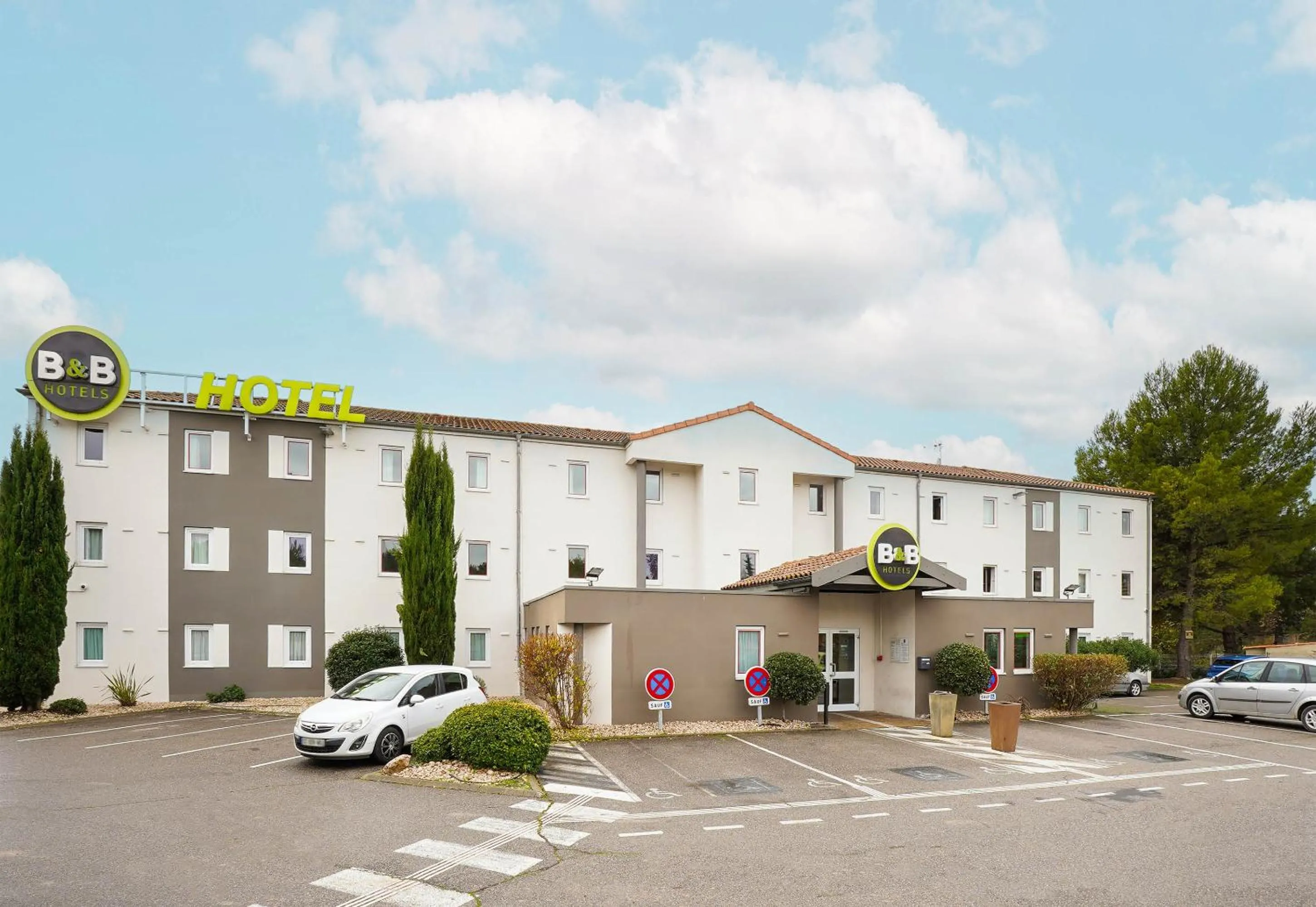 Property building in B&B HOTEL Aix-en-Provence Pont de l'Arc