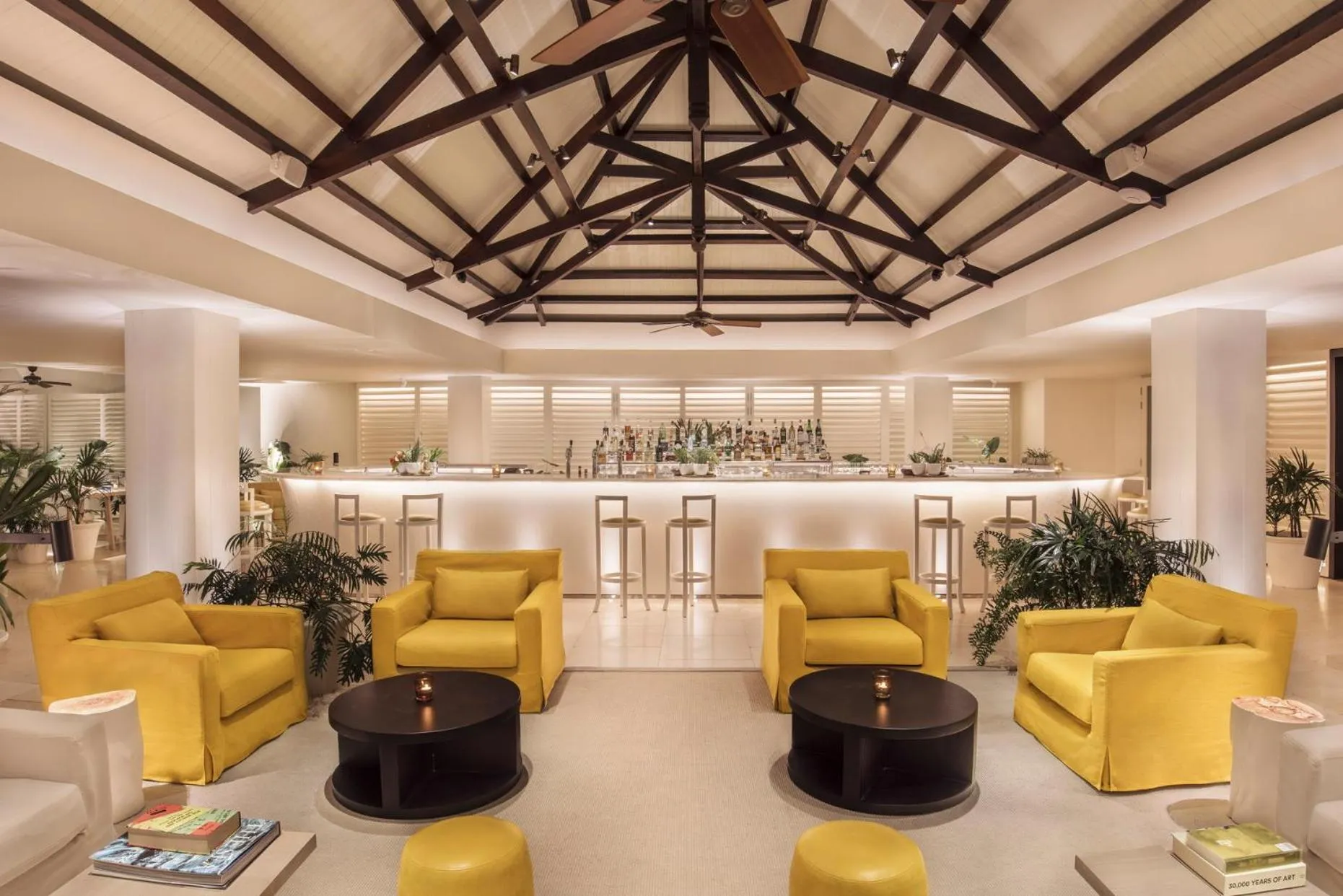 Lounge or bar in LUX* Le Morne Resort