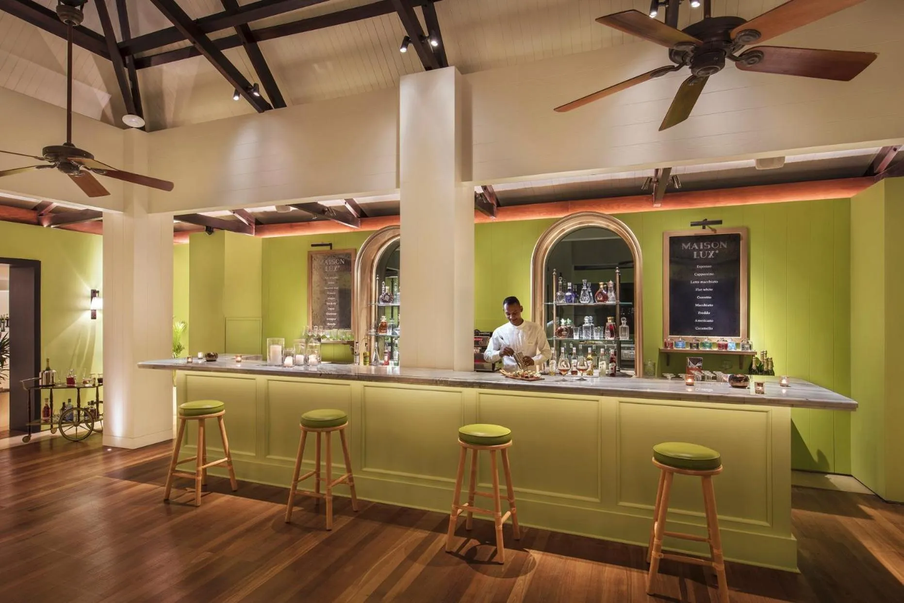 Lounge or bar in LUX* Le Morne Resort