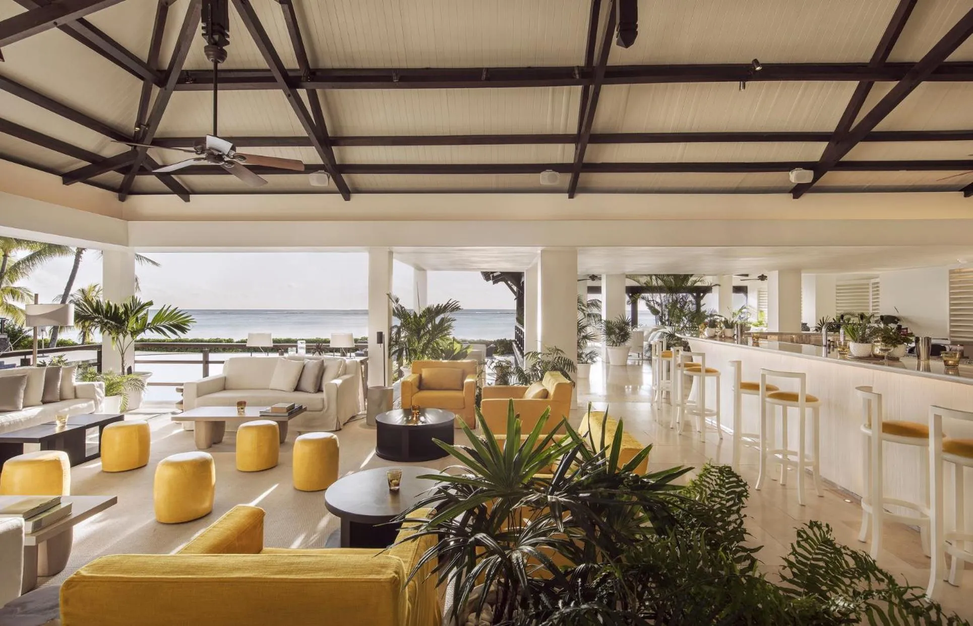 Lounge or bar in LUX* Le Morne Resort