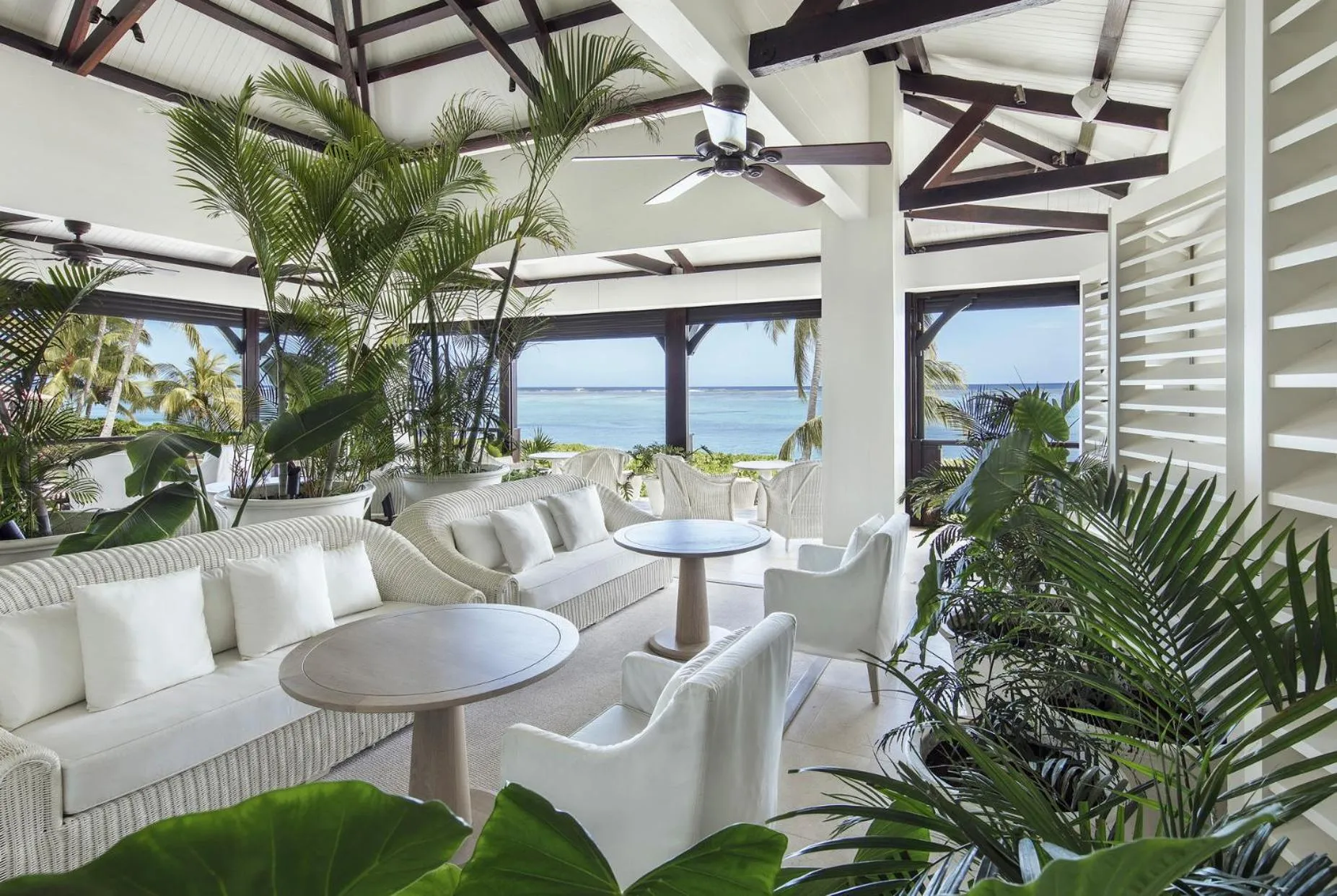 Lounge or bar in LUX* Le Morne Resort