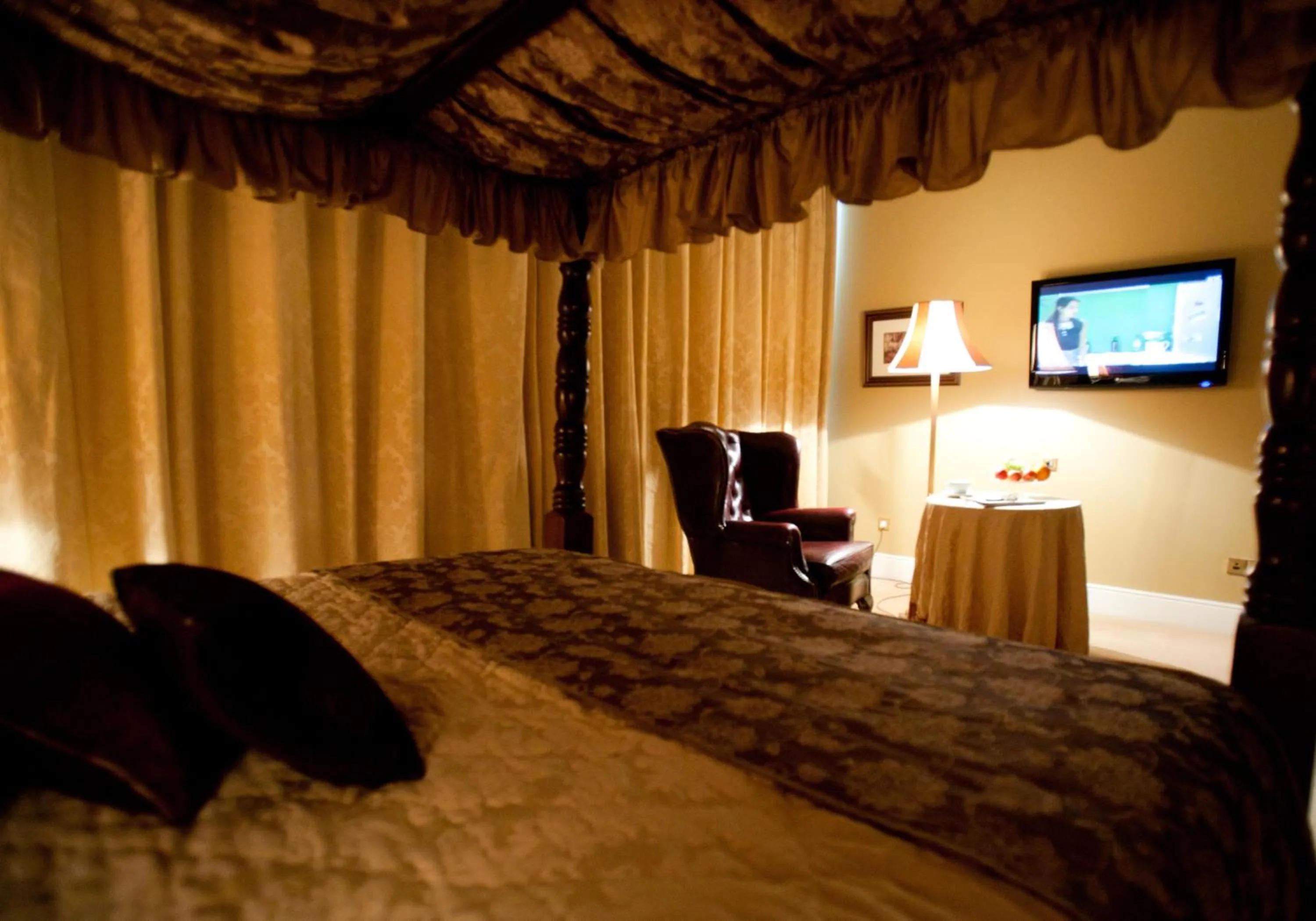 Bed in Westenra Arms Hotel